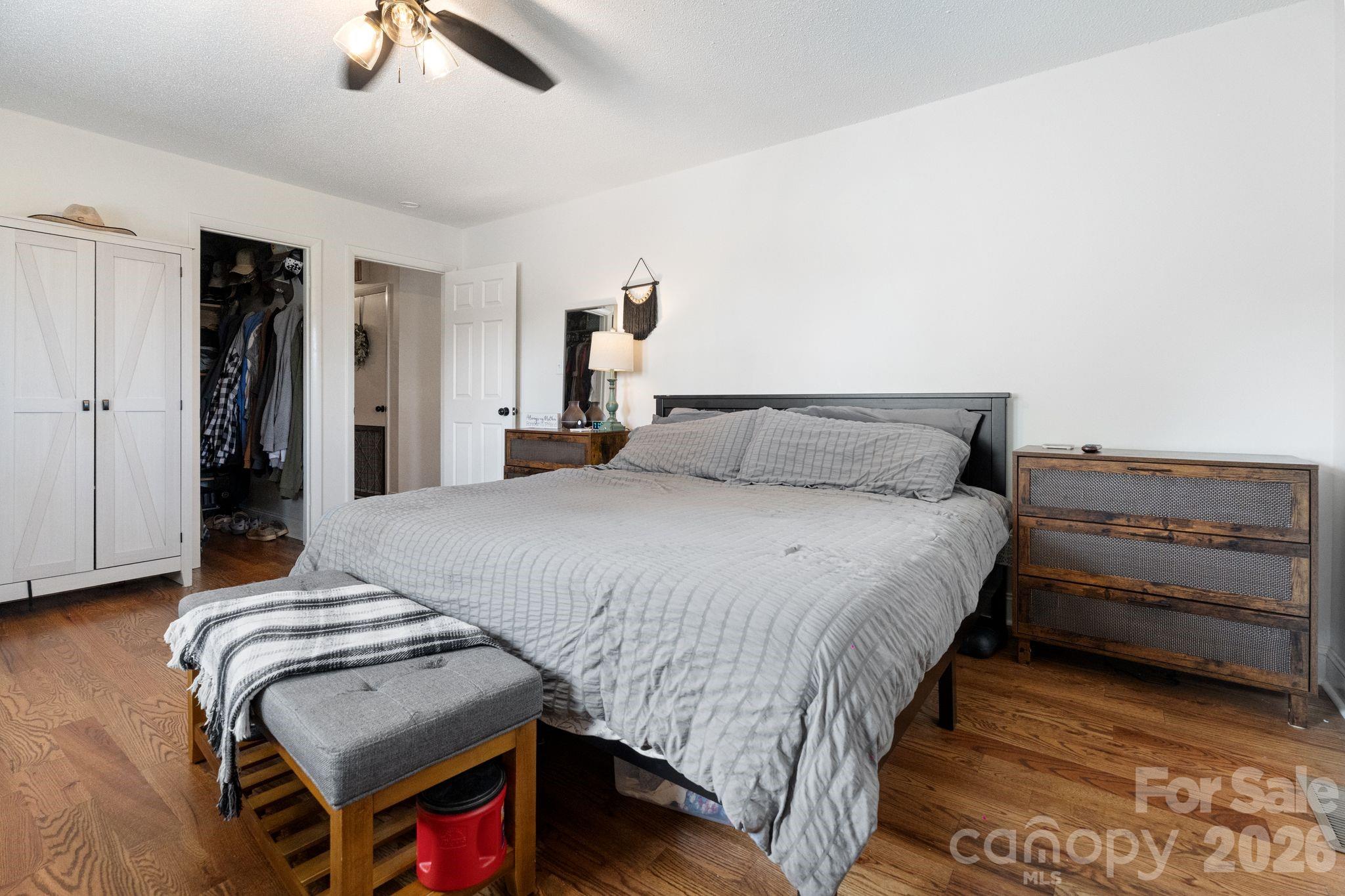 5000 Forest Ridge Drive — Hickory