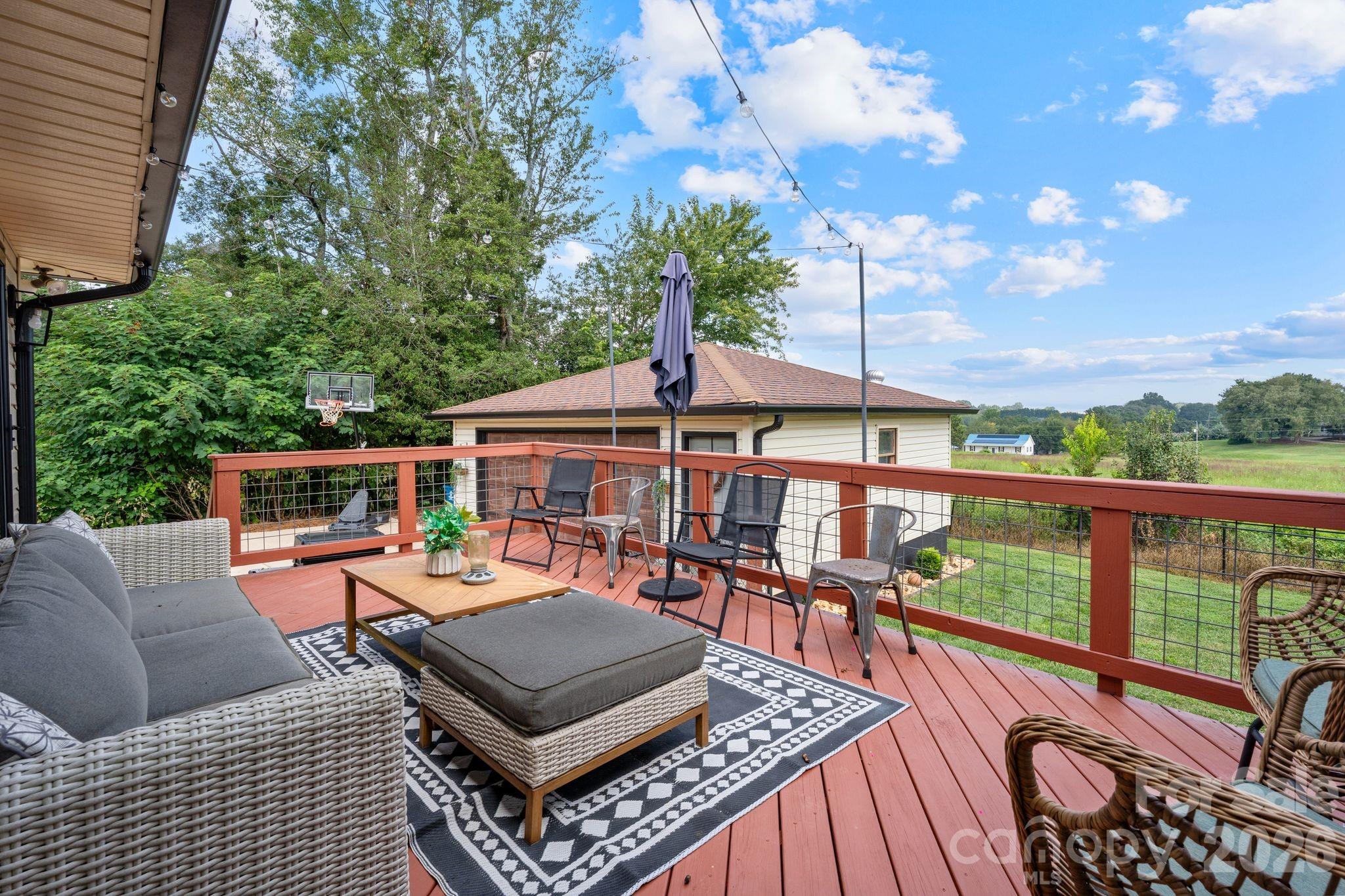 5000 Forest Ridge Drive — Hickory