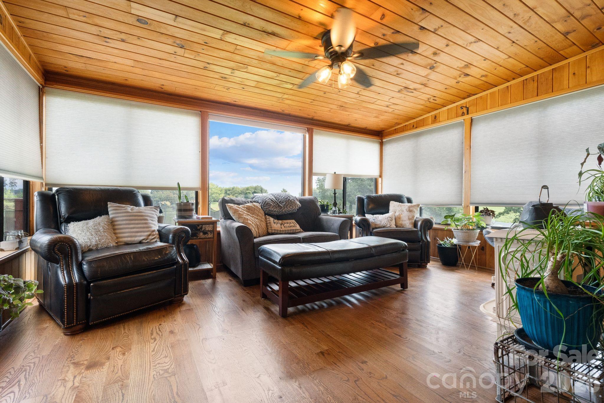 5000 Forest Ridge Drive — Hickory