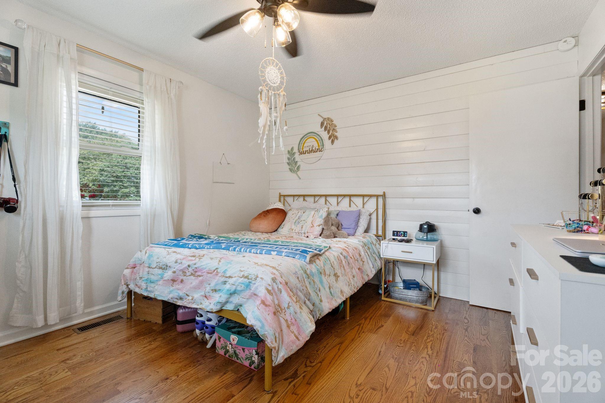 5000 Forest Ridge Drive — Hickory