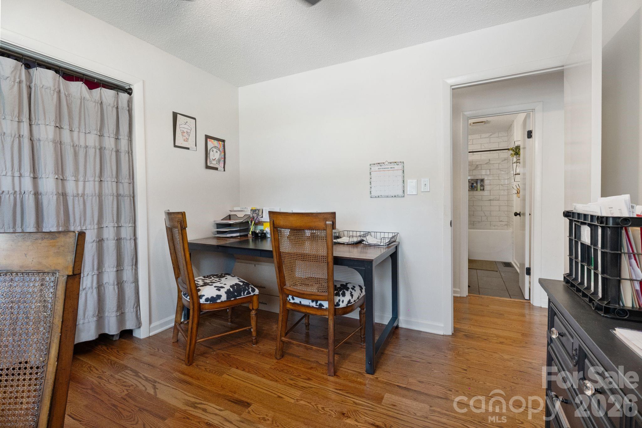 5000 Forest Ridge Drive — Hickory
