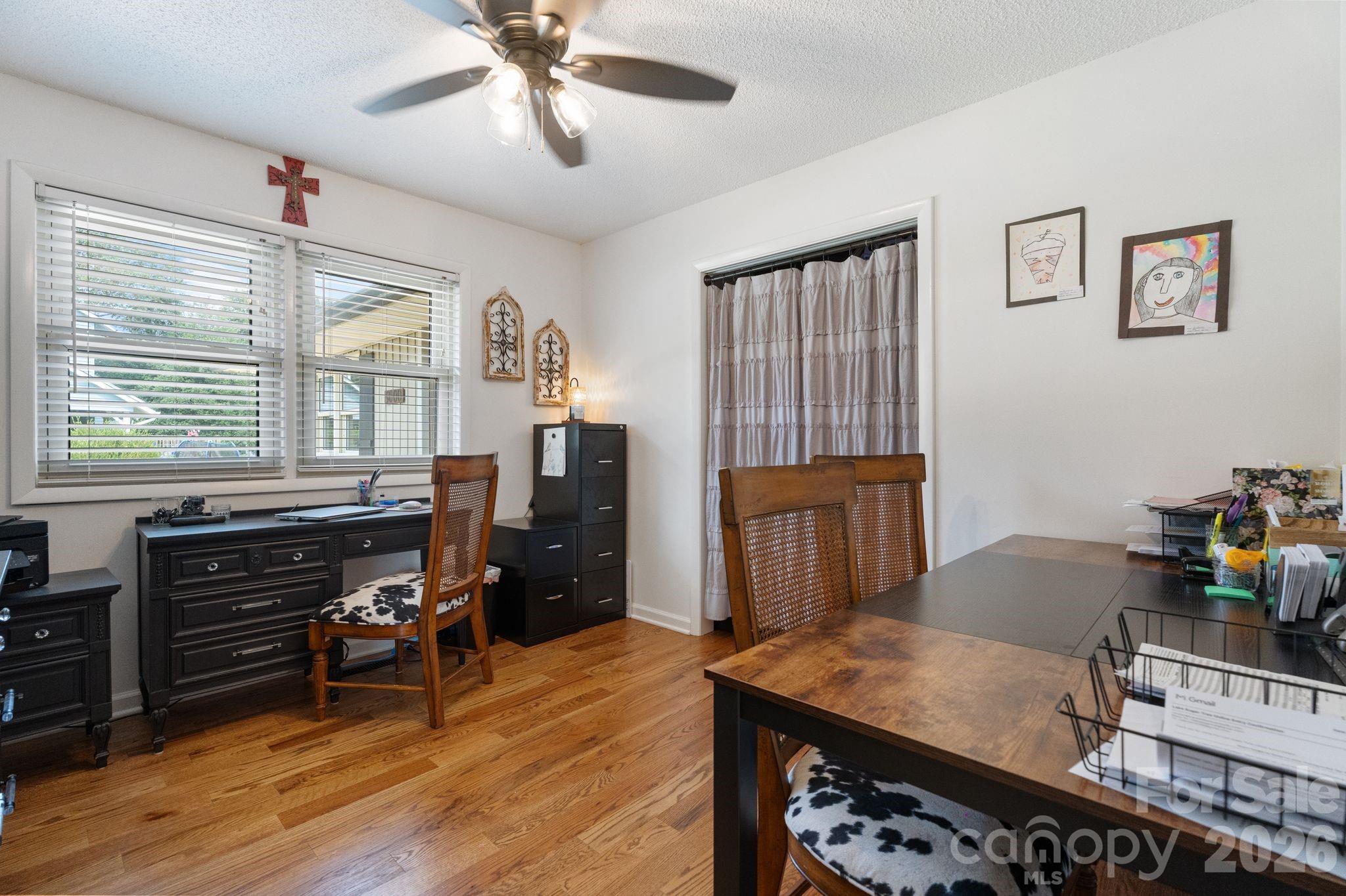 5000 Forest Ridge Drive — Hickory