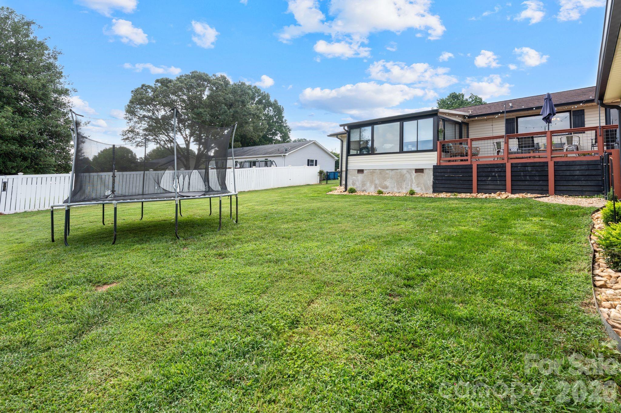 5000 Forest Ridge Drive — Hickory