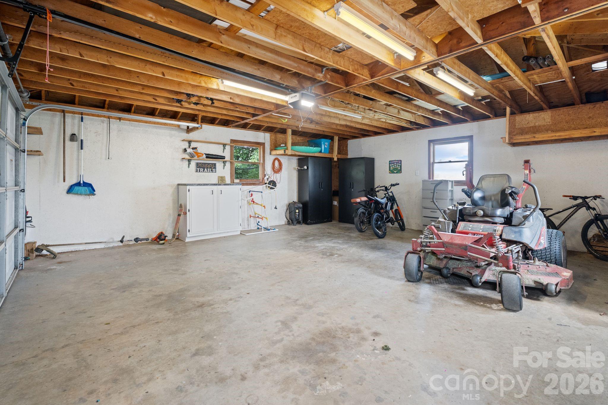 5000 Forest Ridge Drive — Hickory