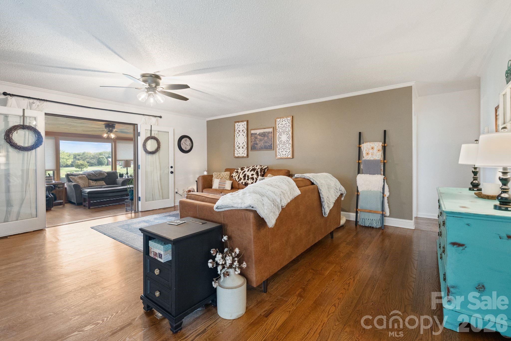 5000 Forest Ridge Drive — Hickory