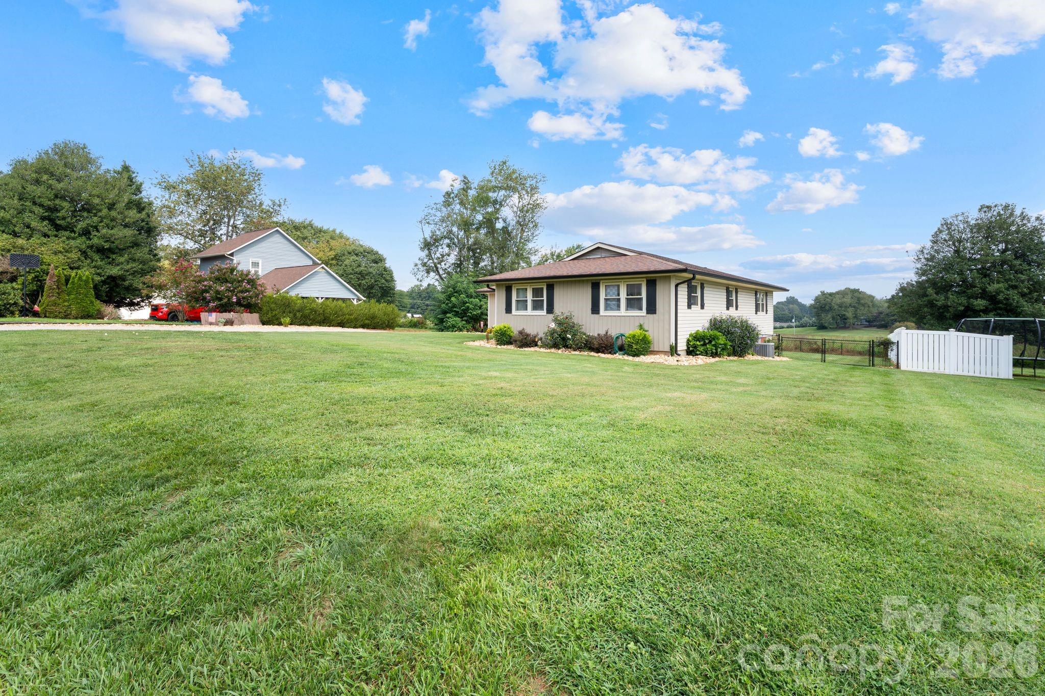 5000 Forest Ridge Drive — Hickory