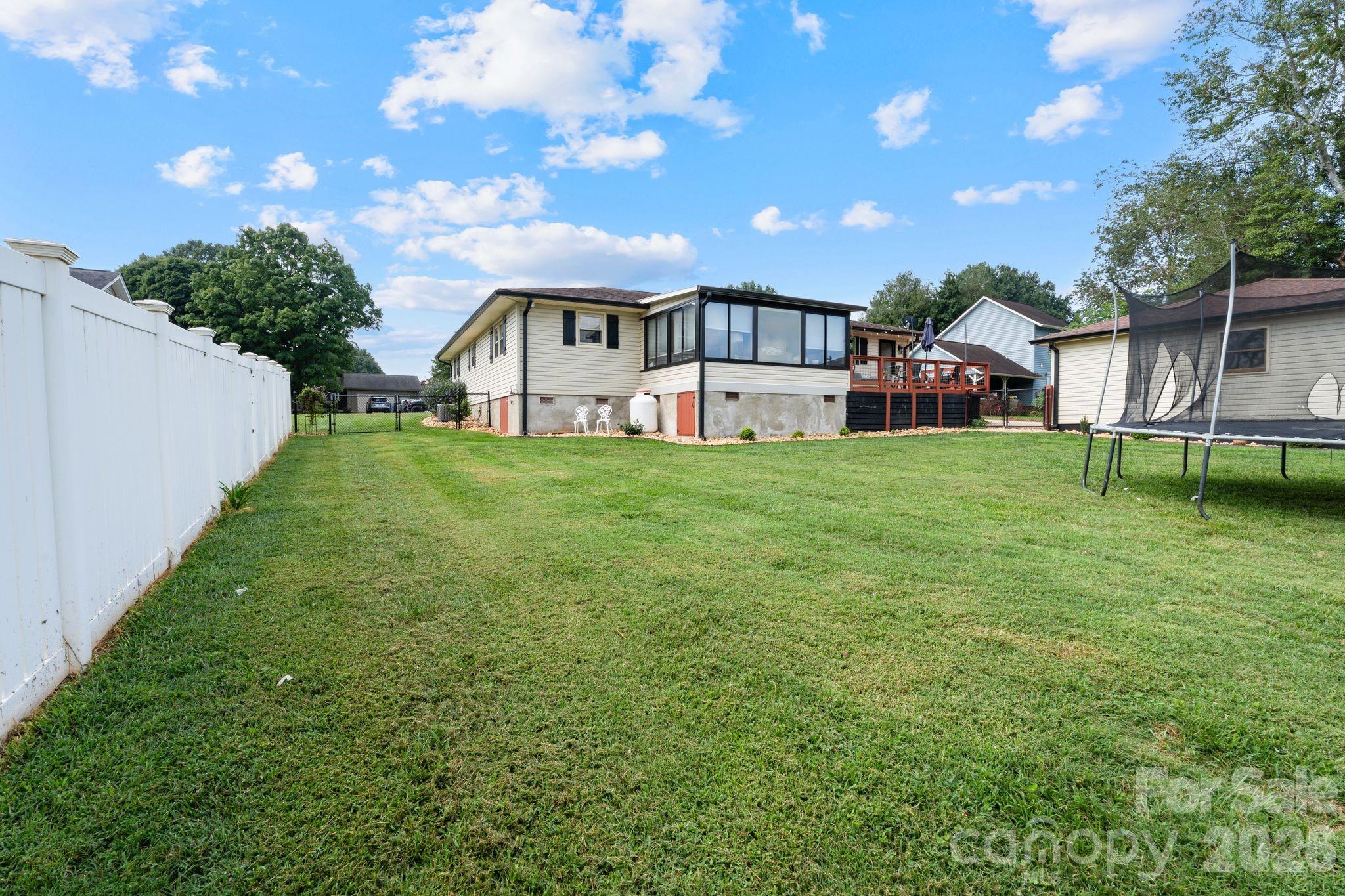 5000 Forest Ridge Drive — Hickory