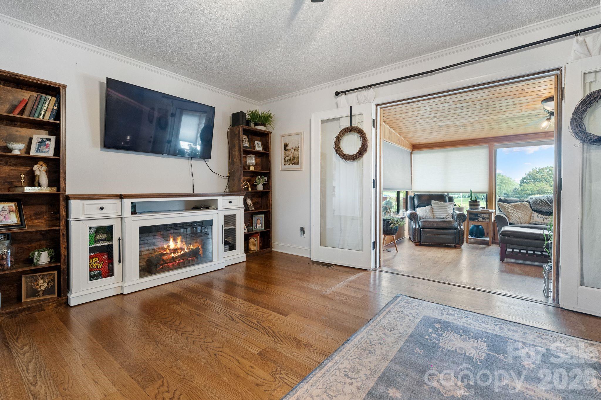 5000 Forest Ridge Drive — Hickory