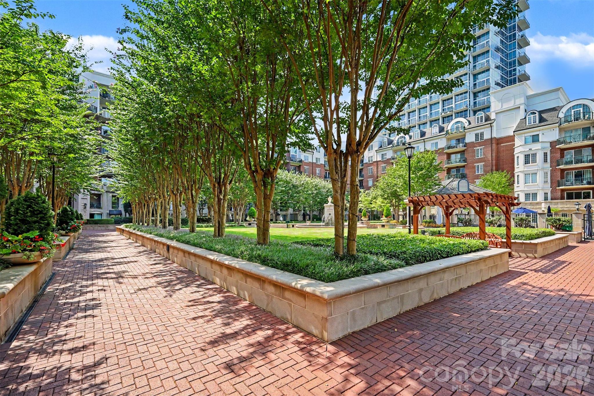 300 W 5th Street #535 — Charlotte