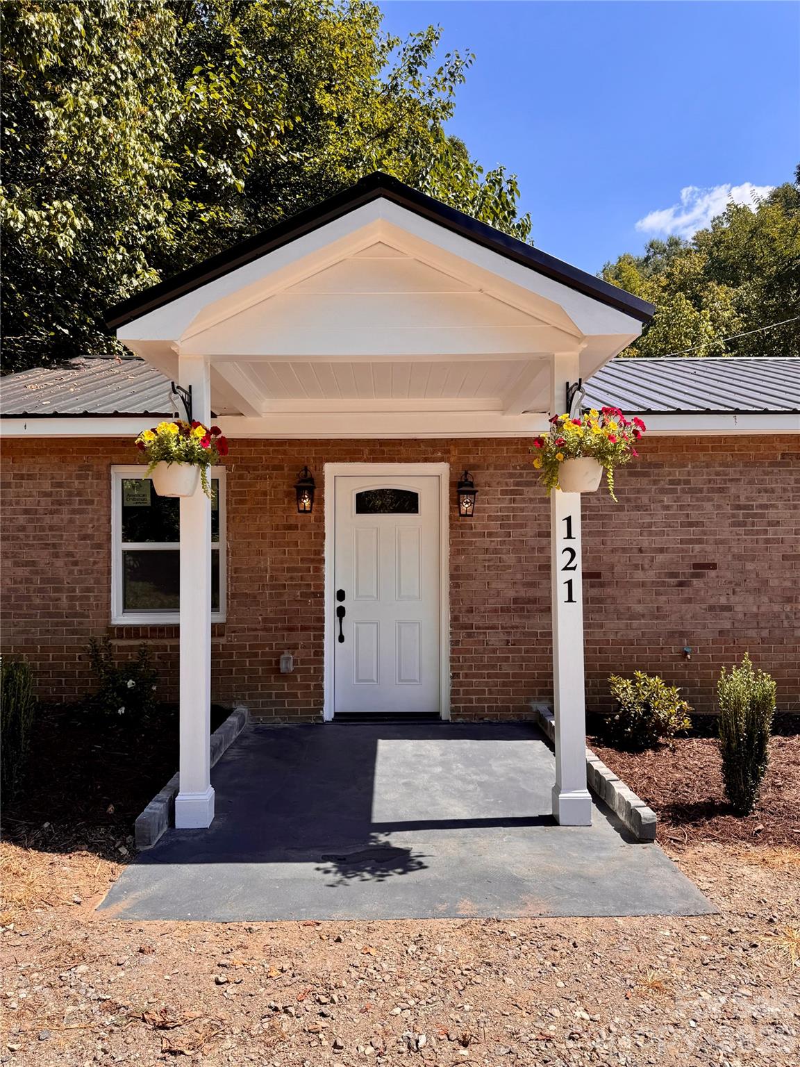 121 Givens Street — Woodleaf