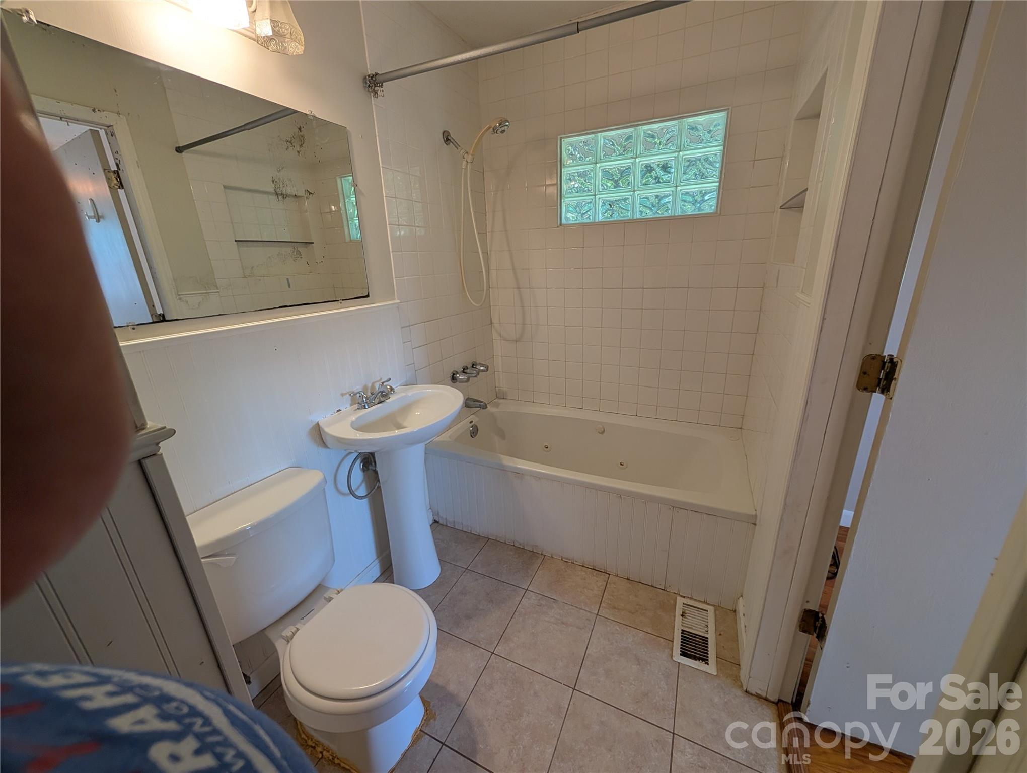 202 Melody Circle — Swannanoa