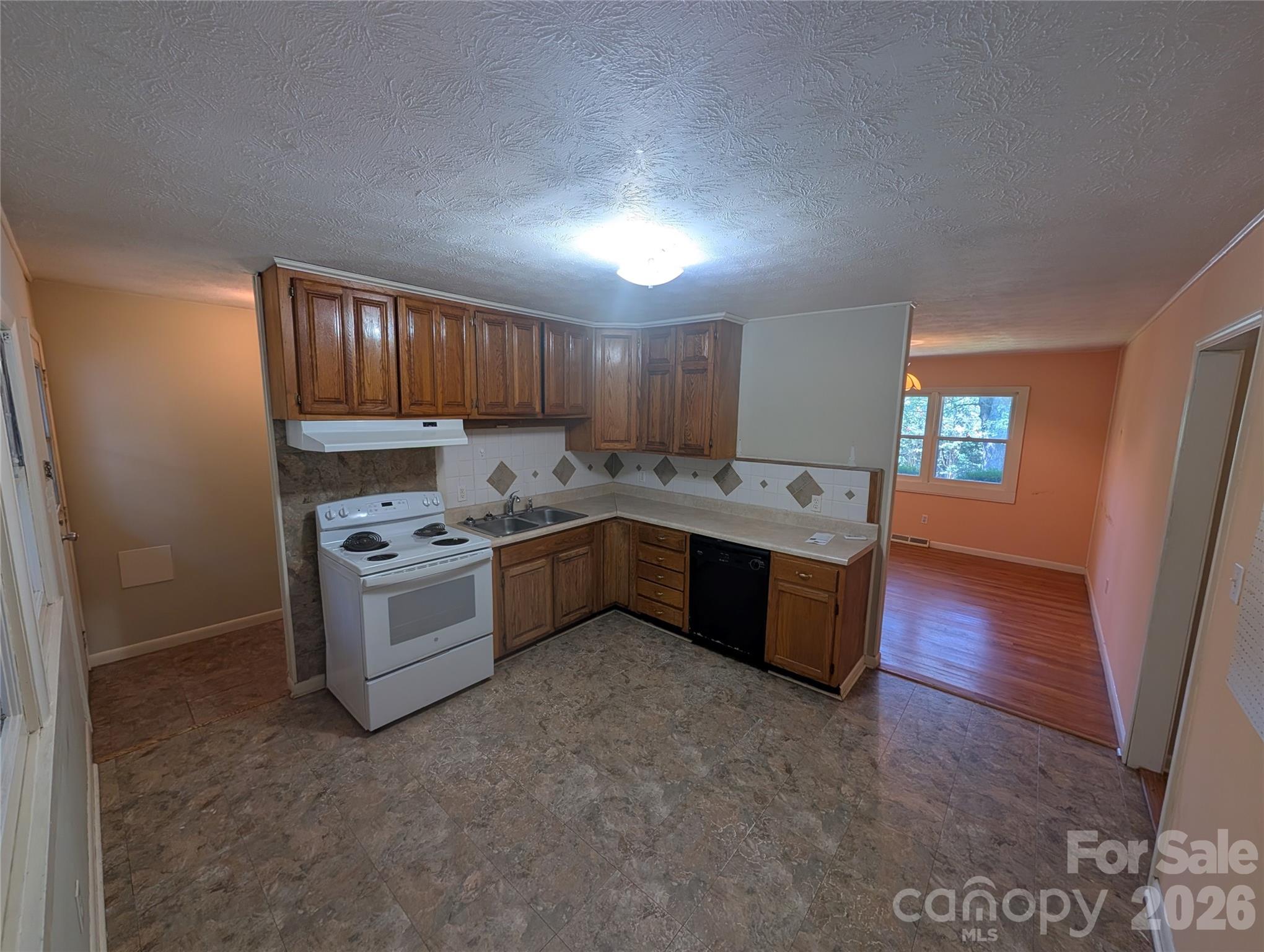 202 Melody Circle — Swannanoa