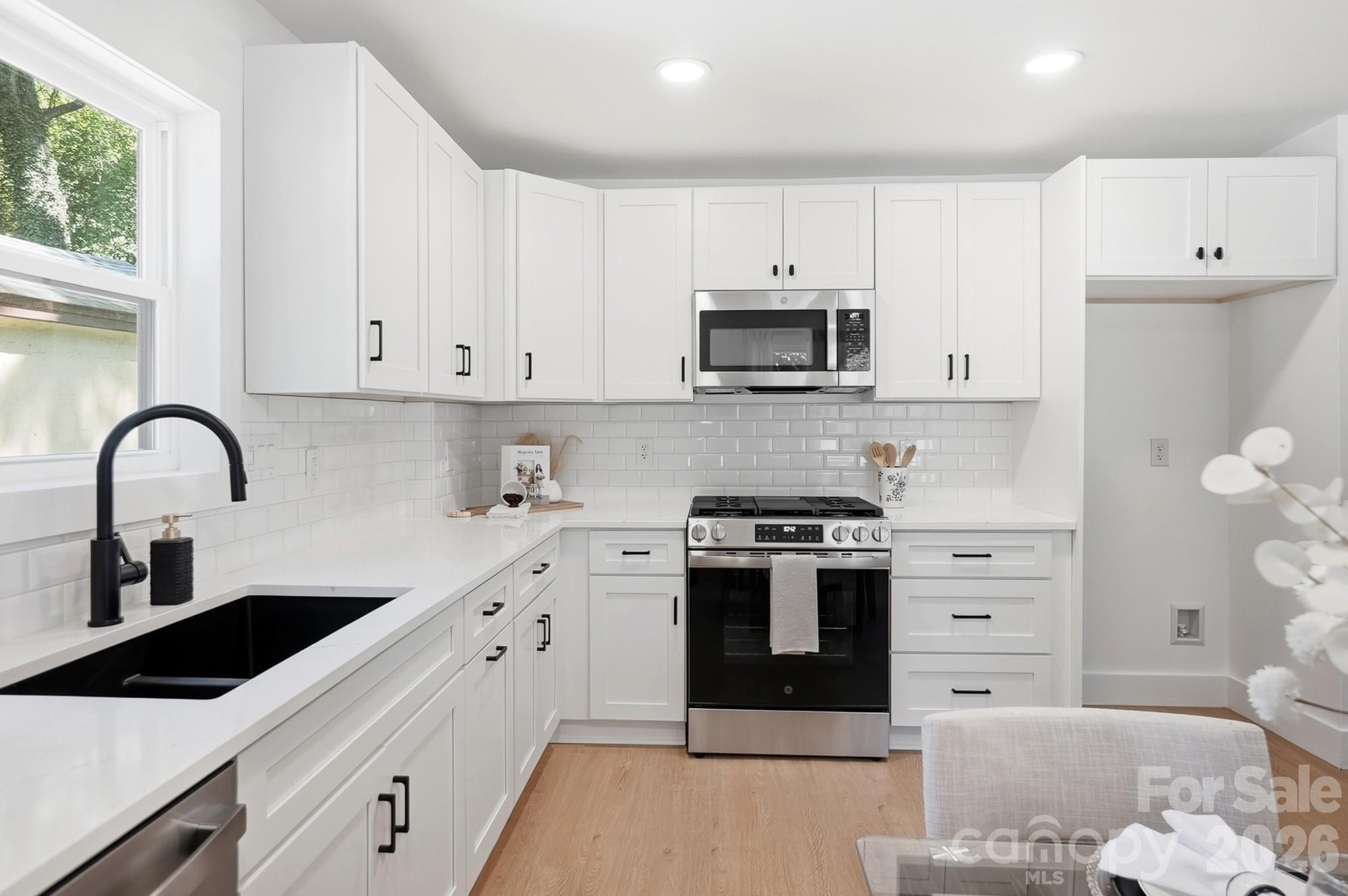 2204 Rozzelles Ferry Road — Charlotte