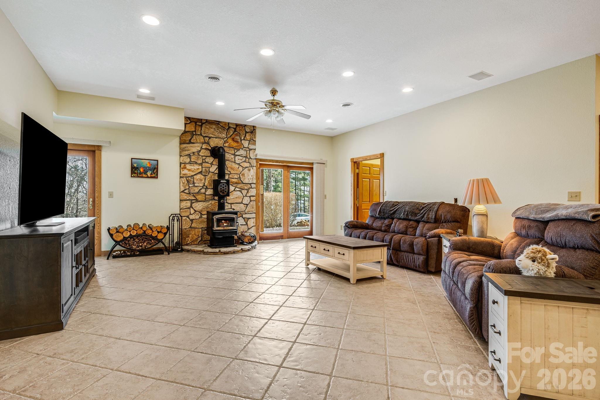 20 Stony Crest Drive — Spruce Pine