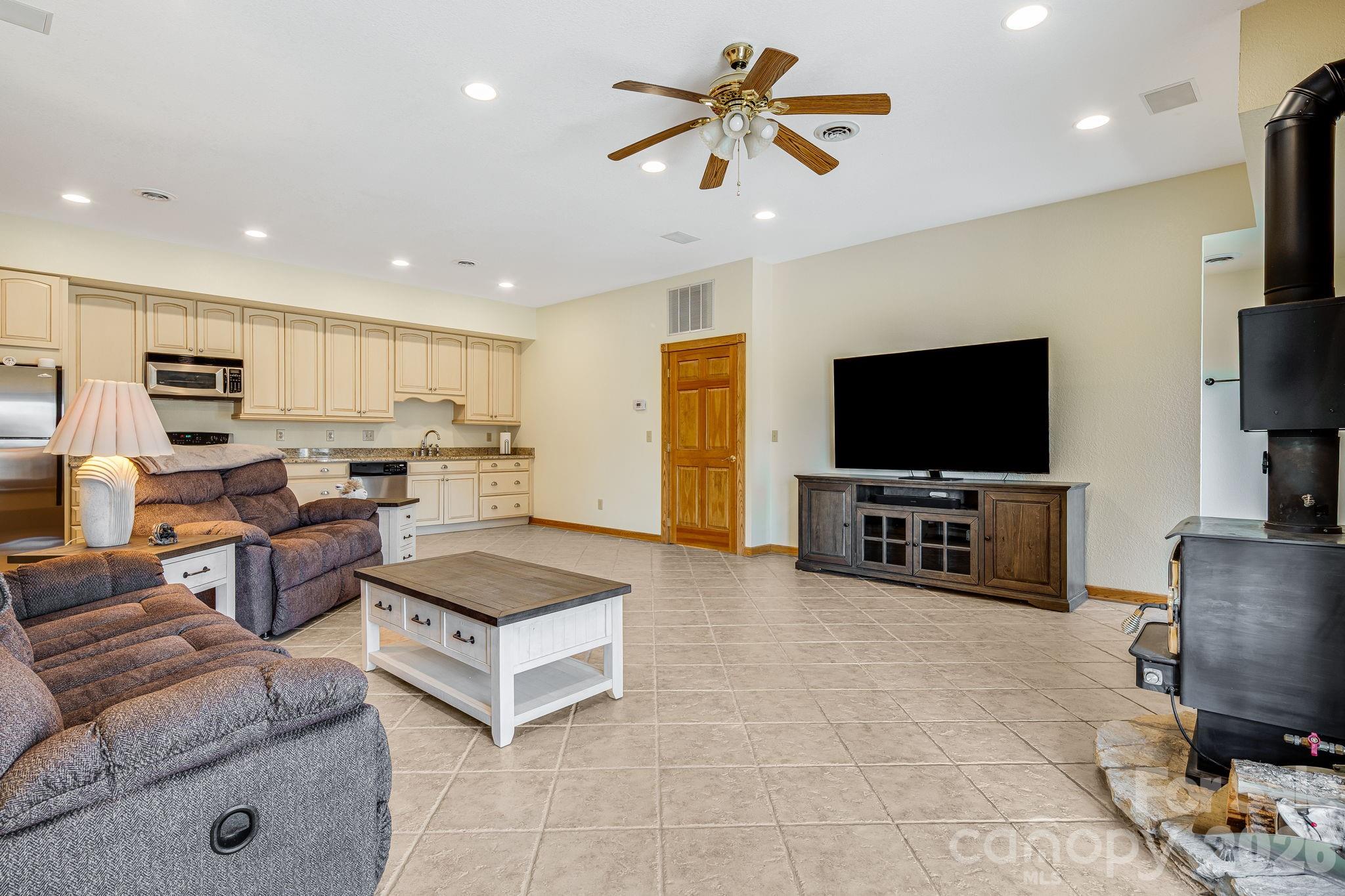 20 Stony Crest Drive — Spruce Pine