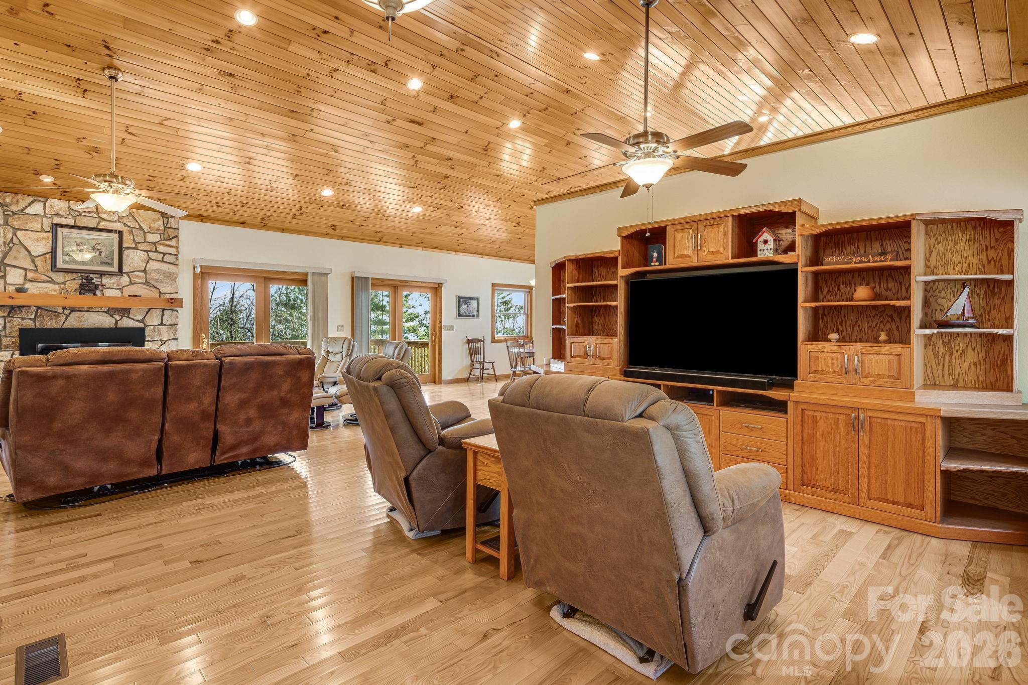 20 Stony Crest Drive — Spruce Pine