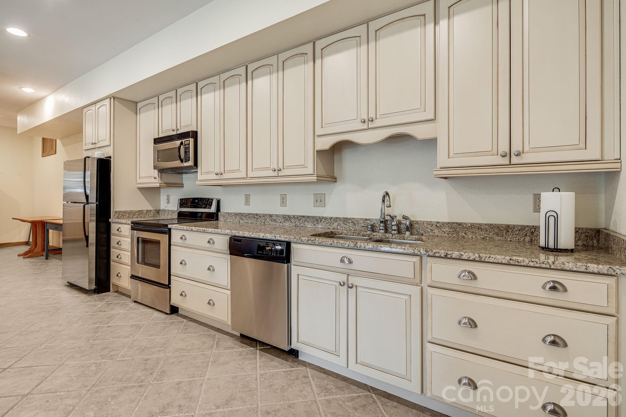 20 Stony Crest Drive — Spruce Pine