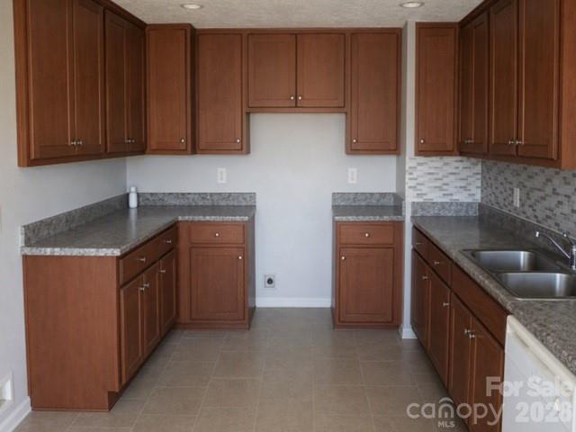 1379 Old Whiteville Road — Lumberton