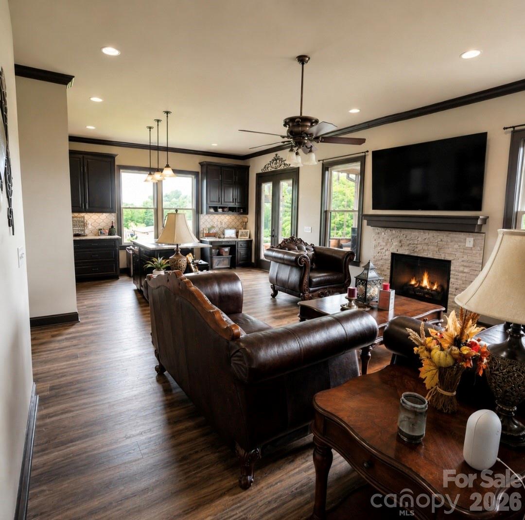 3233 Hahn Scott Road — Mount Pleasant