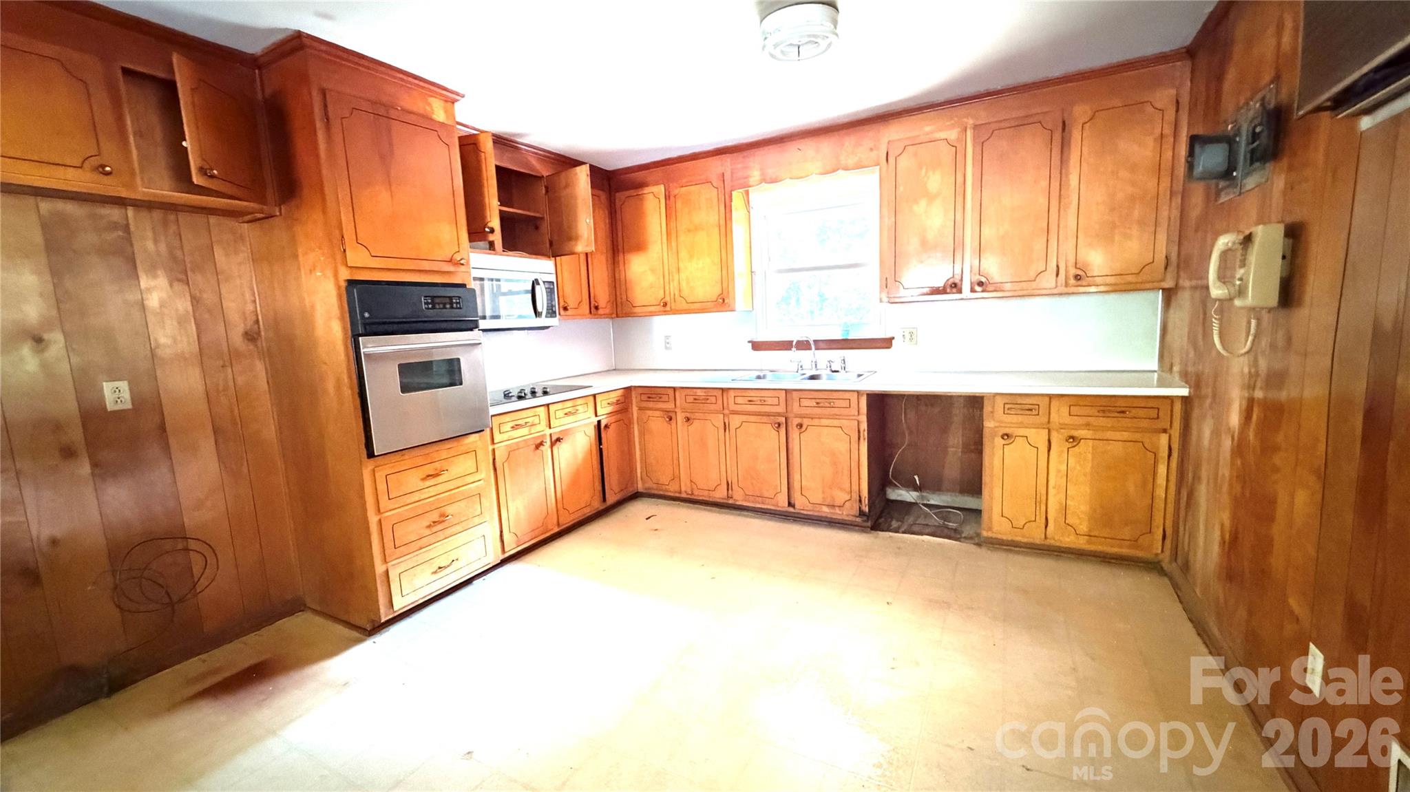 1515 Pleasant Plains Road — Matthews