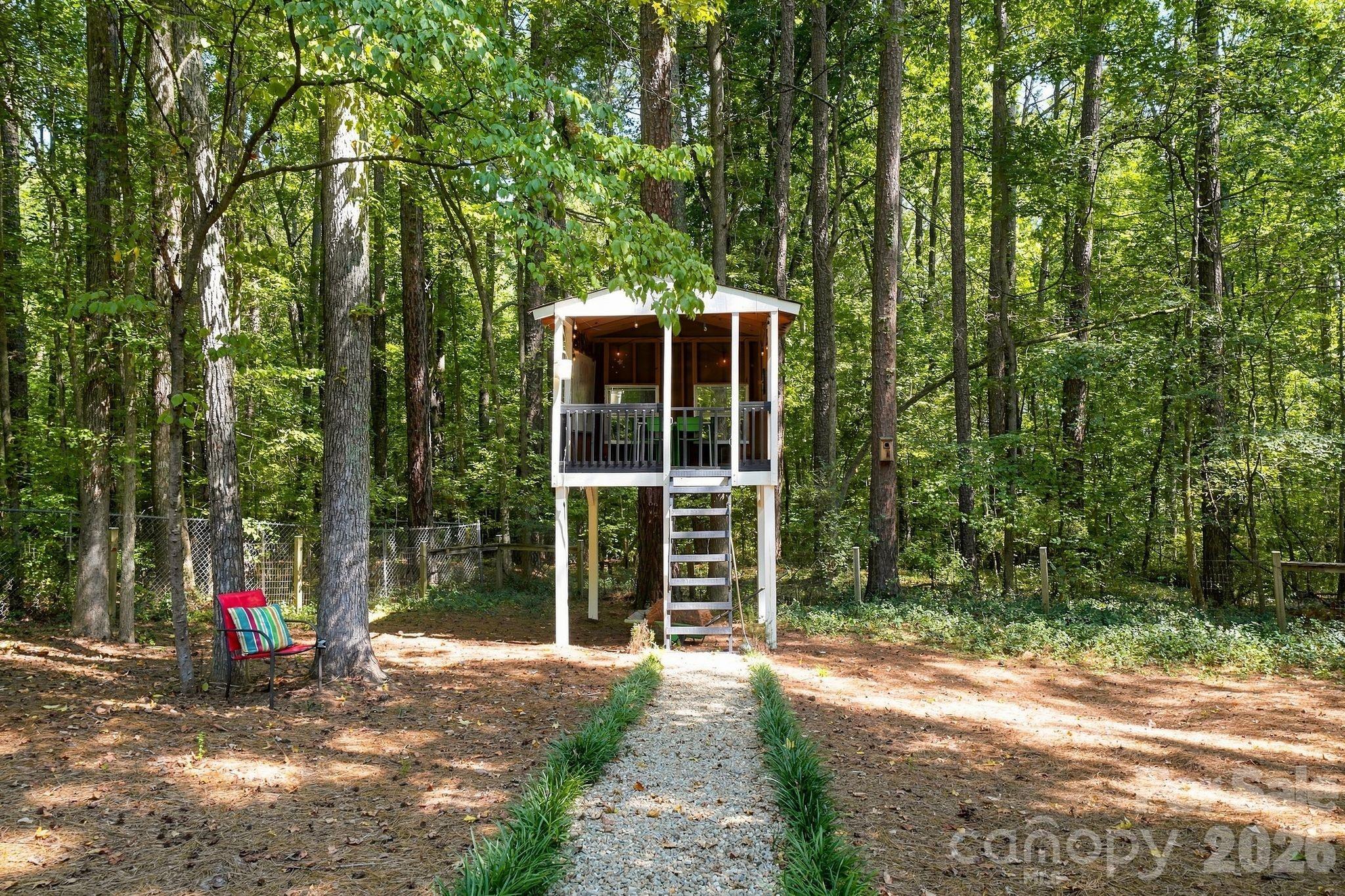 405 Pine Road — Davidson