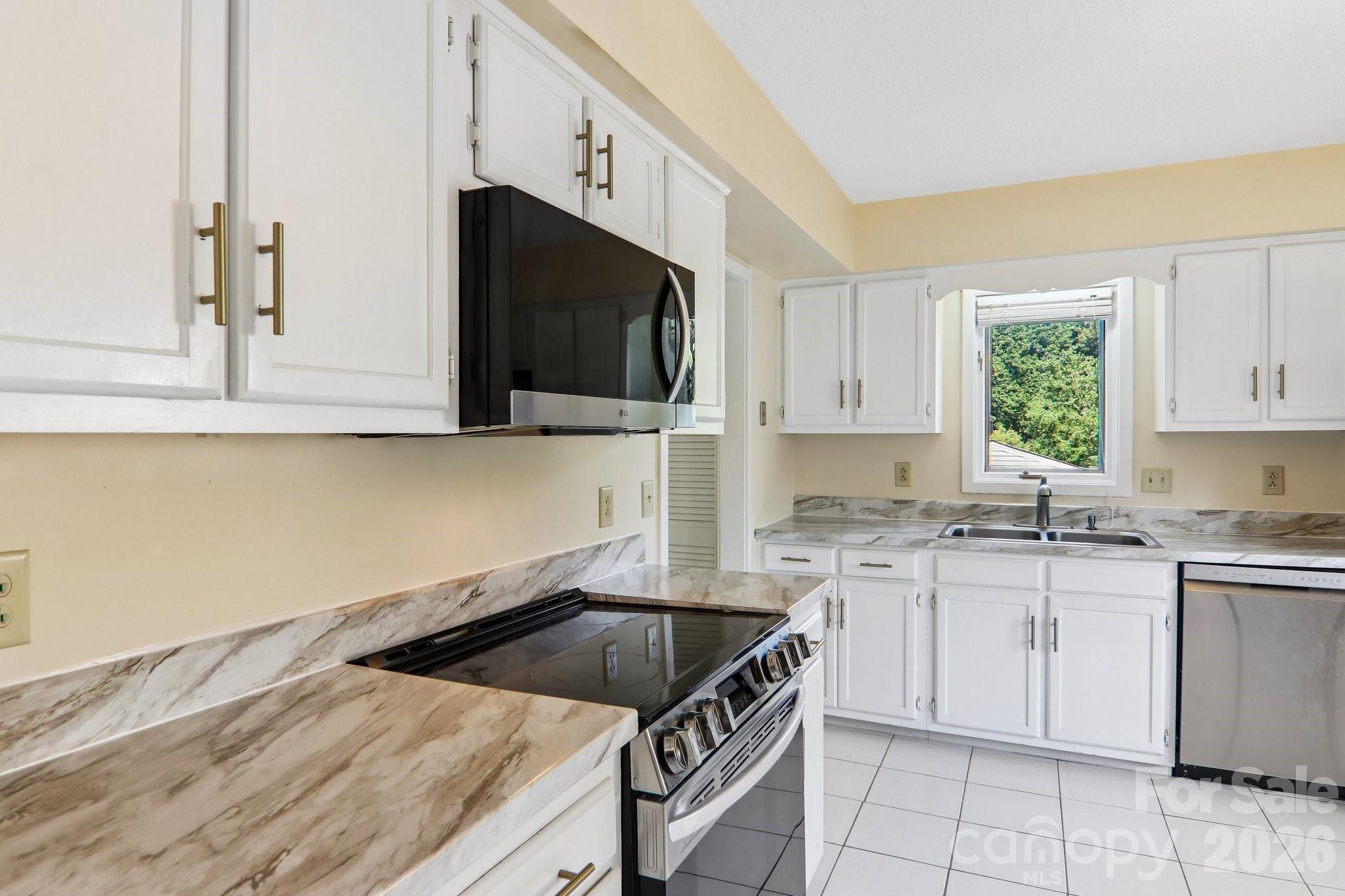 18 Foxmoor Court — Etowah