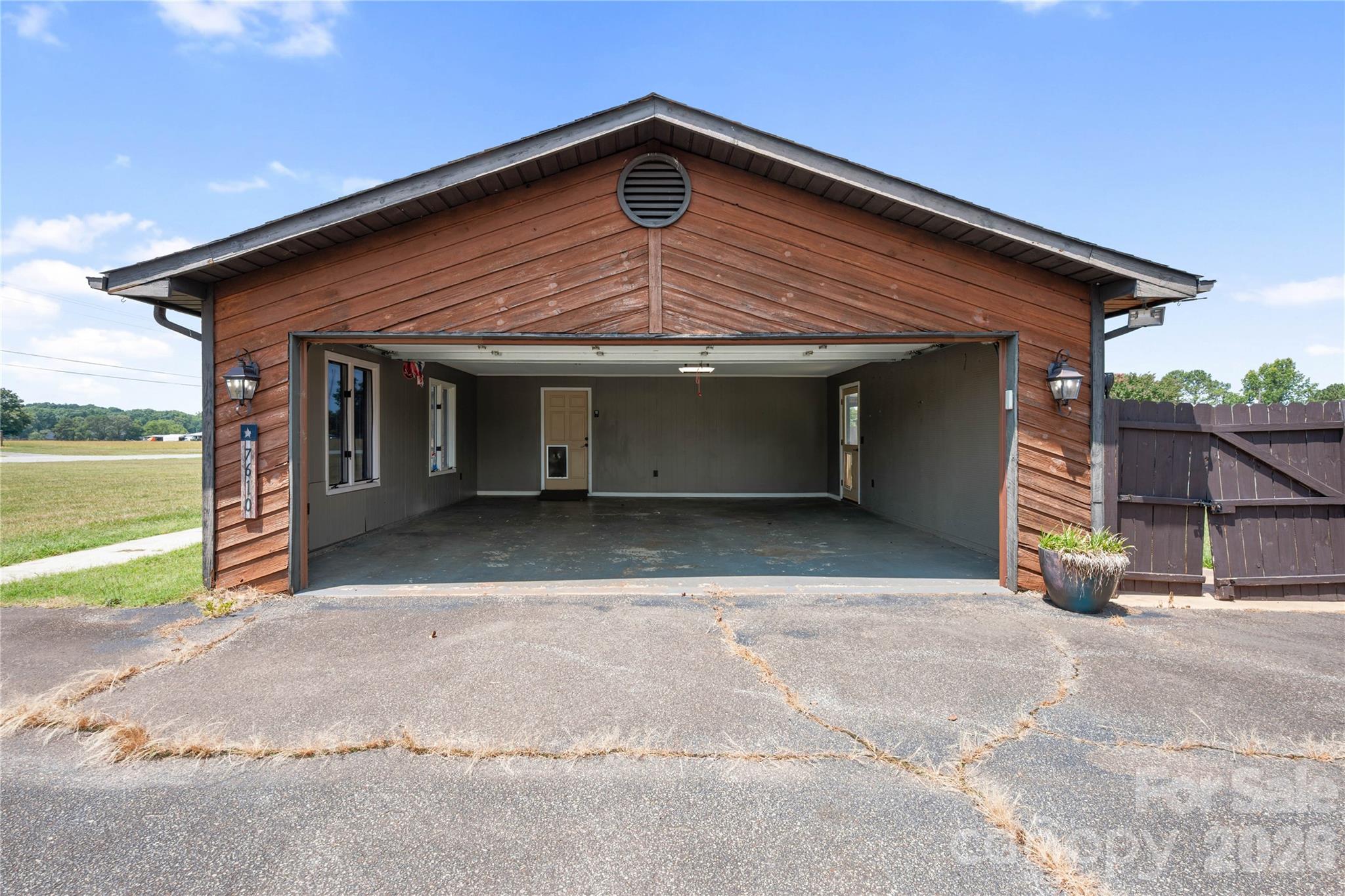 7610 Long Island Road — Catawba