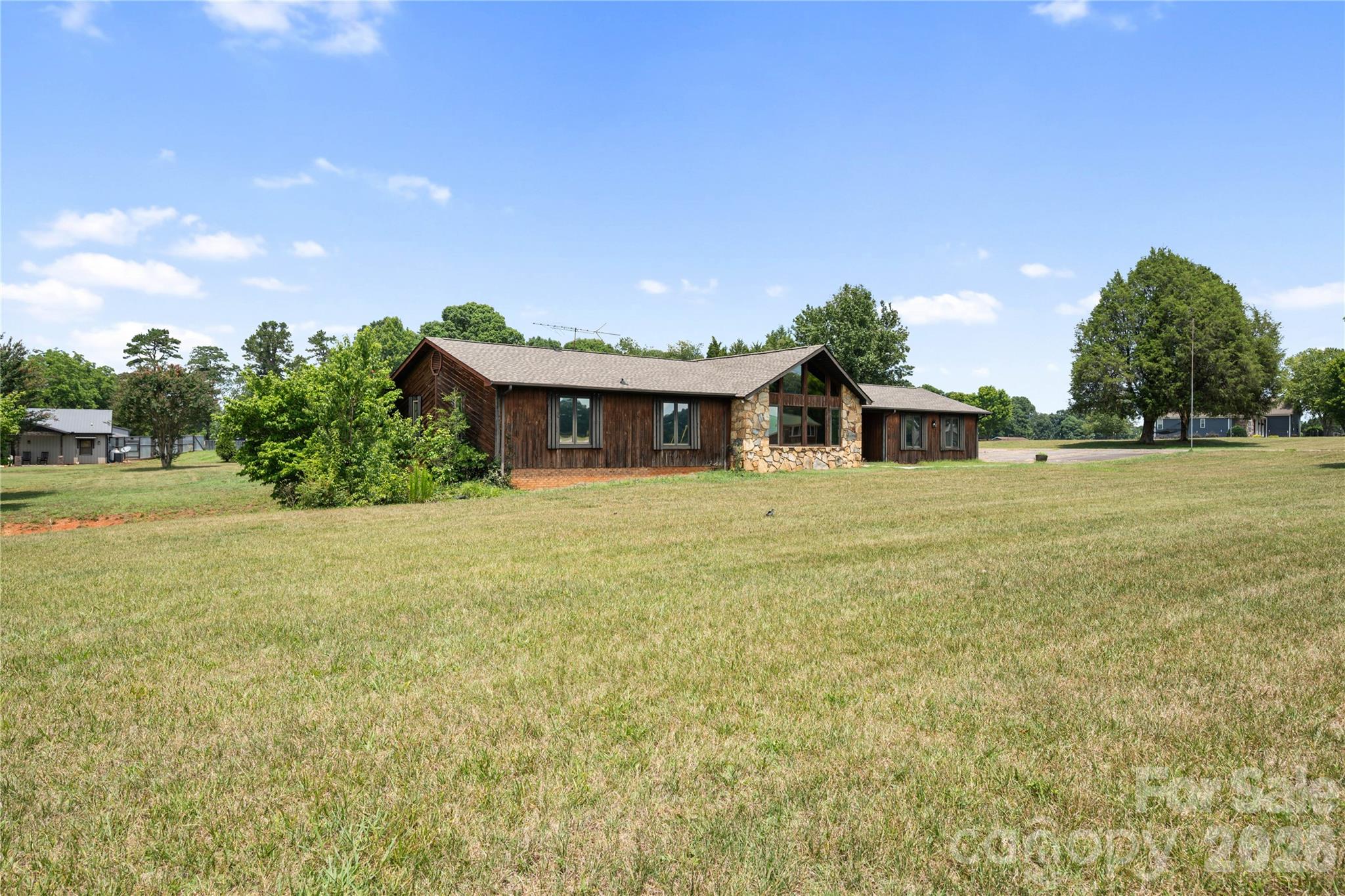 7610 Long Island Road — Catawba