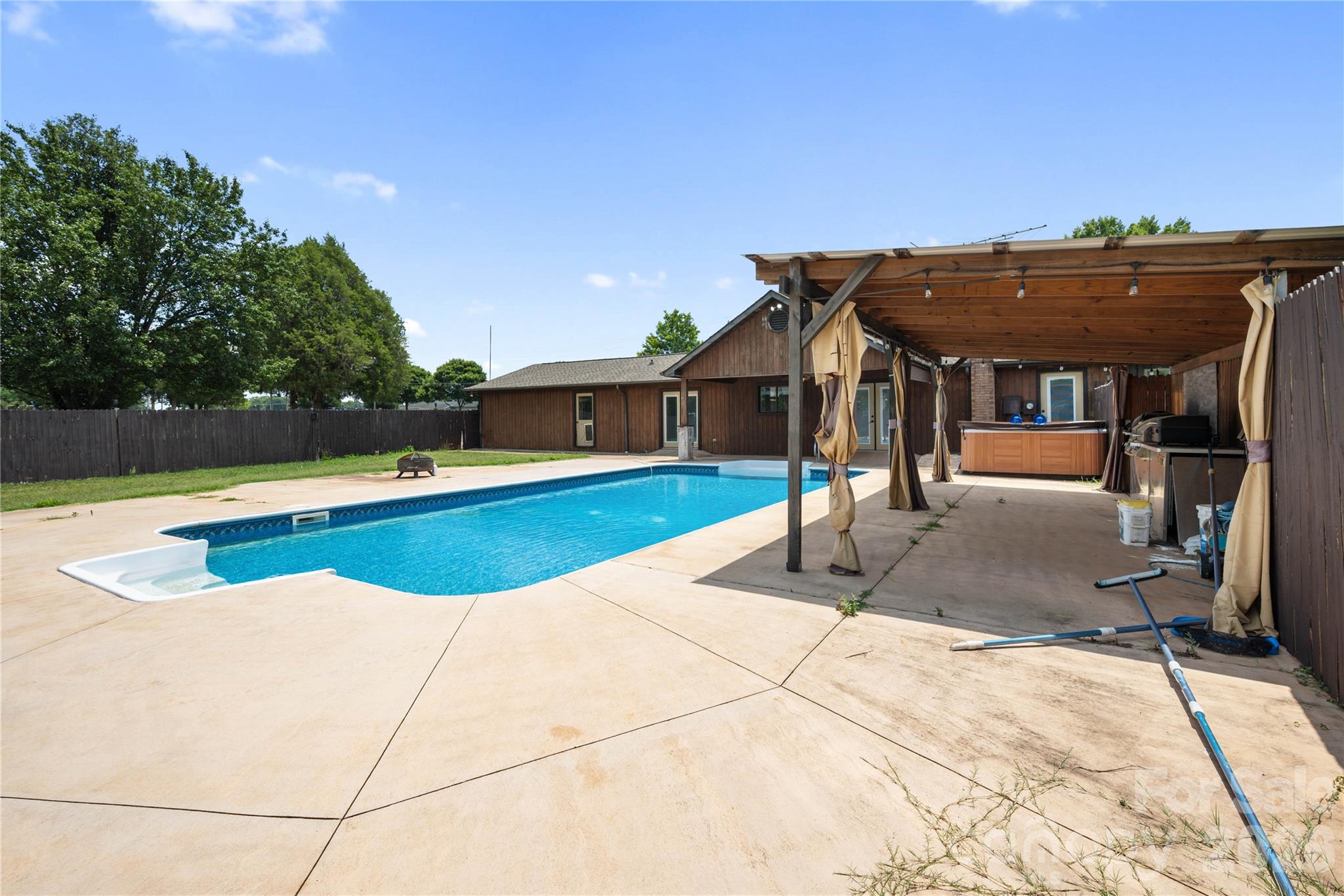 7610 Long Island Road — Catawba