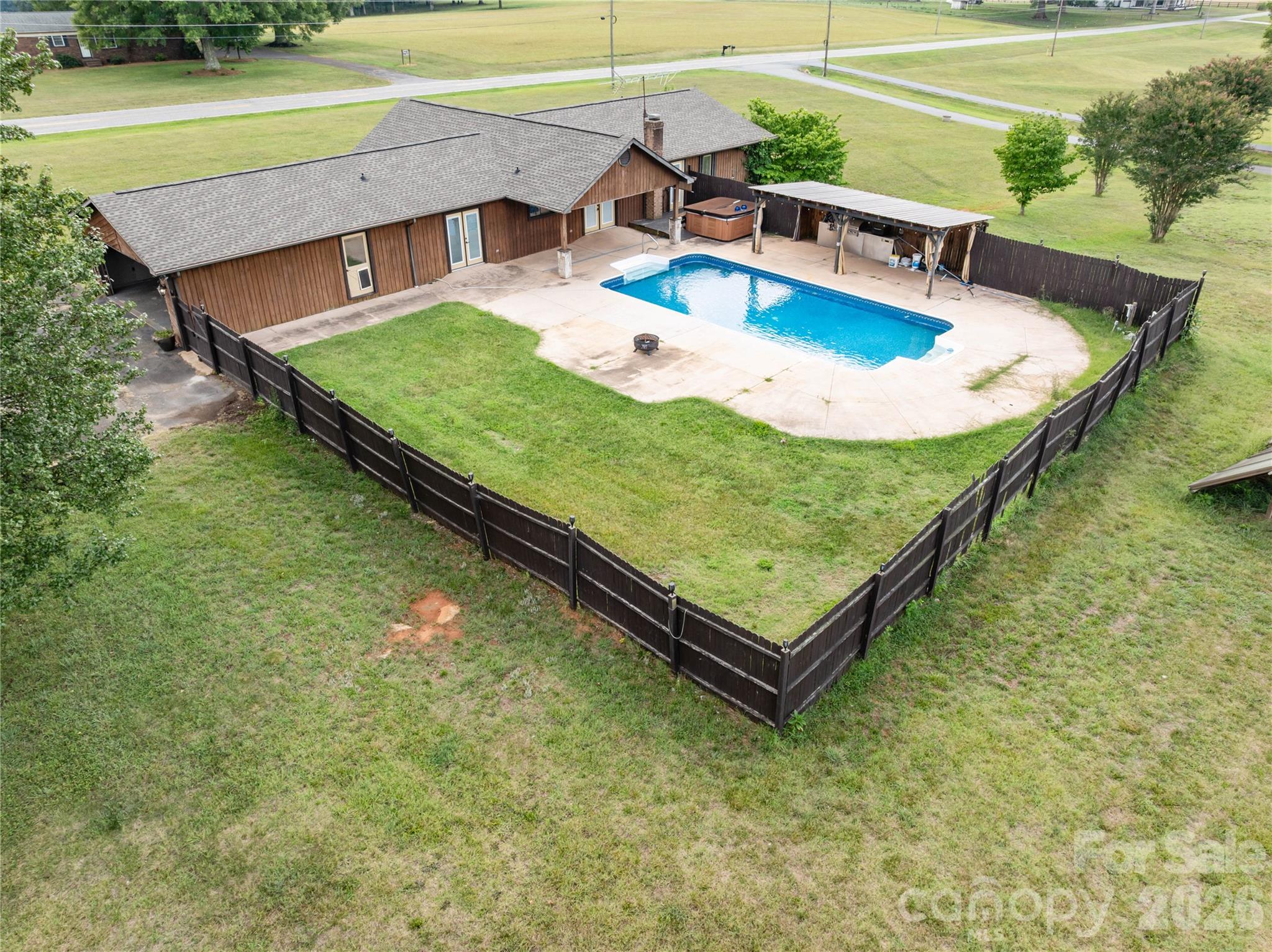 7610 Long Island Road — Catawba