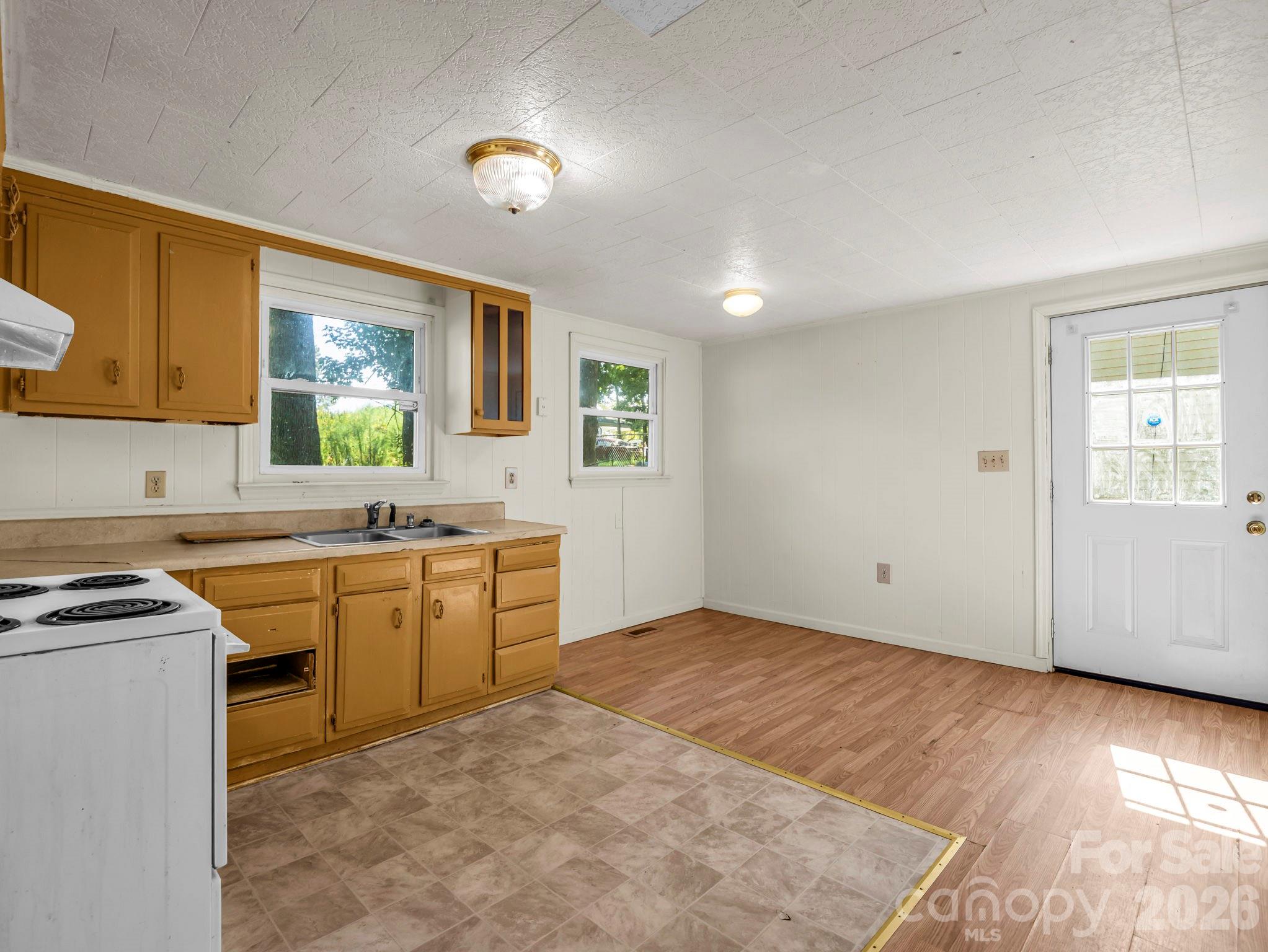 254 Oldcastle Lane #49 — Forest City