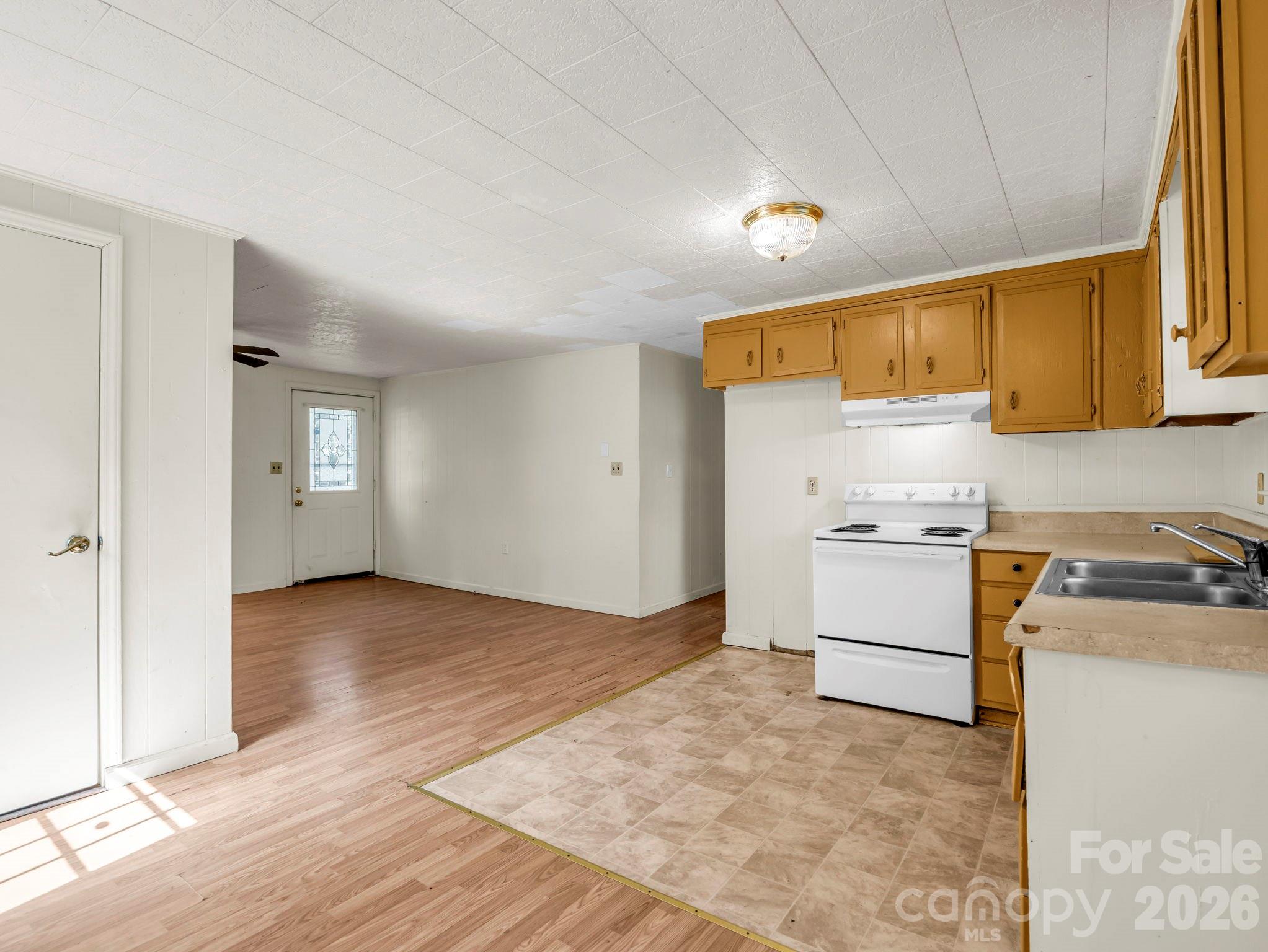 254 Oldcastle Lane #49 — Forest City