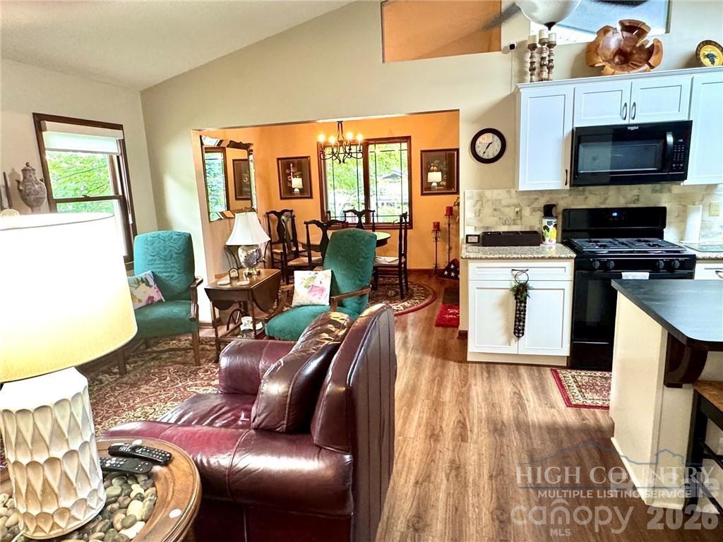 76 Whispering Pine Loop — Newland