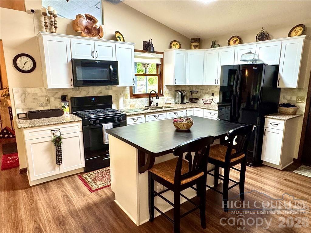 76 Whispering Pine Loop — Newland