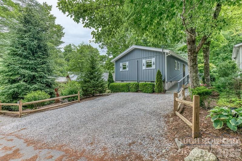76 Whispering Pine Loop — Newland