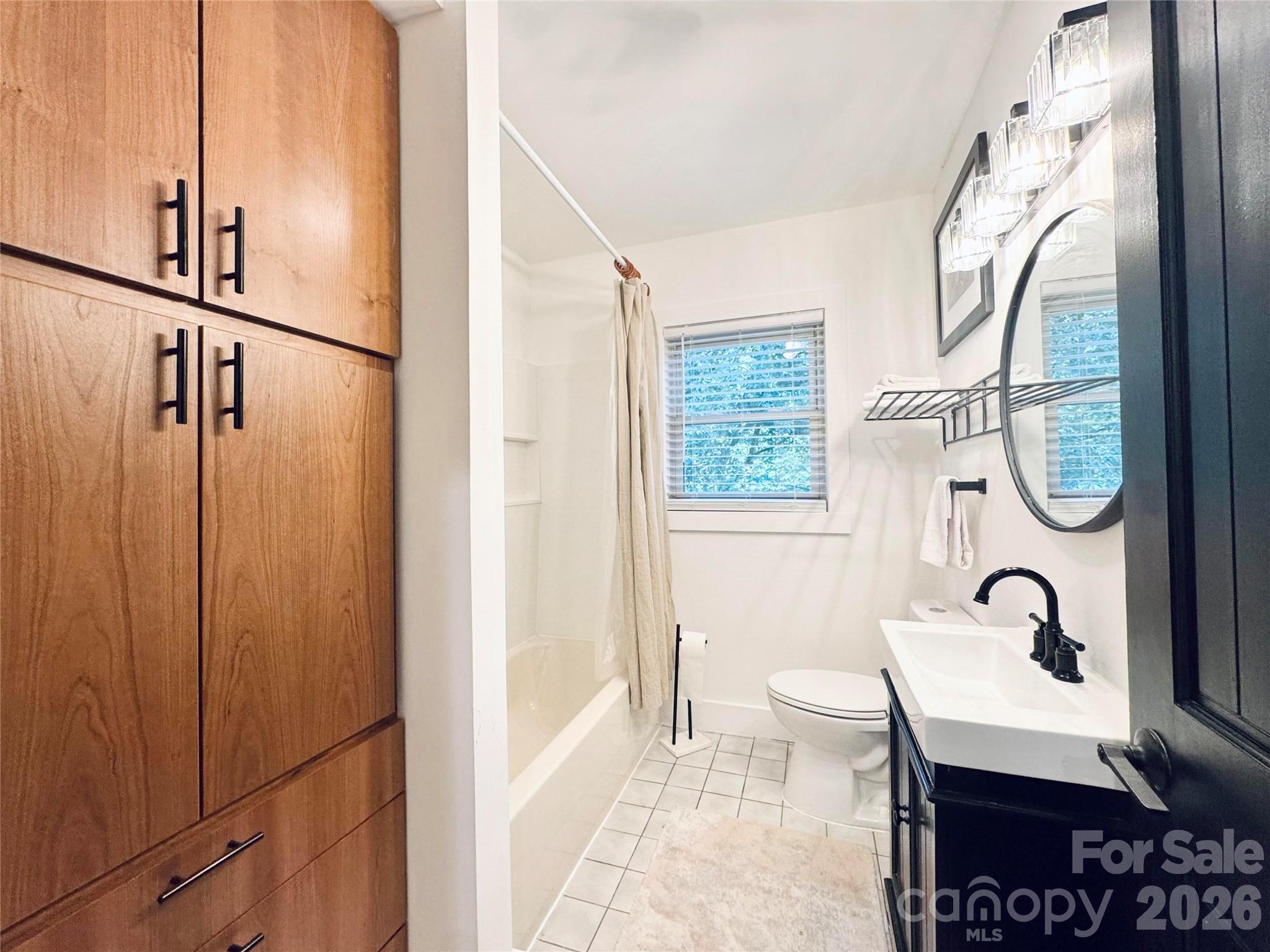 920 Sand Hill Road — Asheville