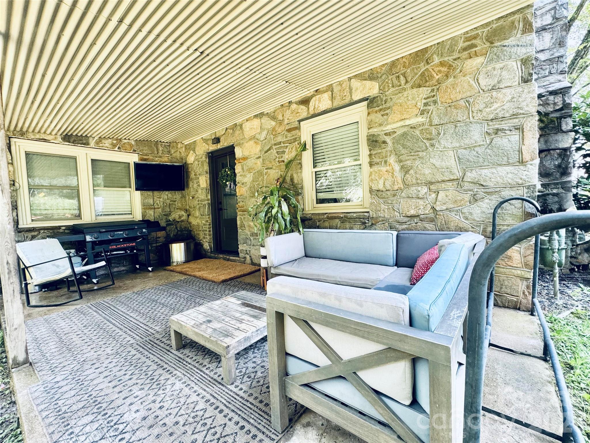 920 Sand Hill Road — Asheville