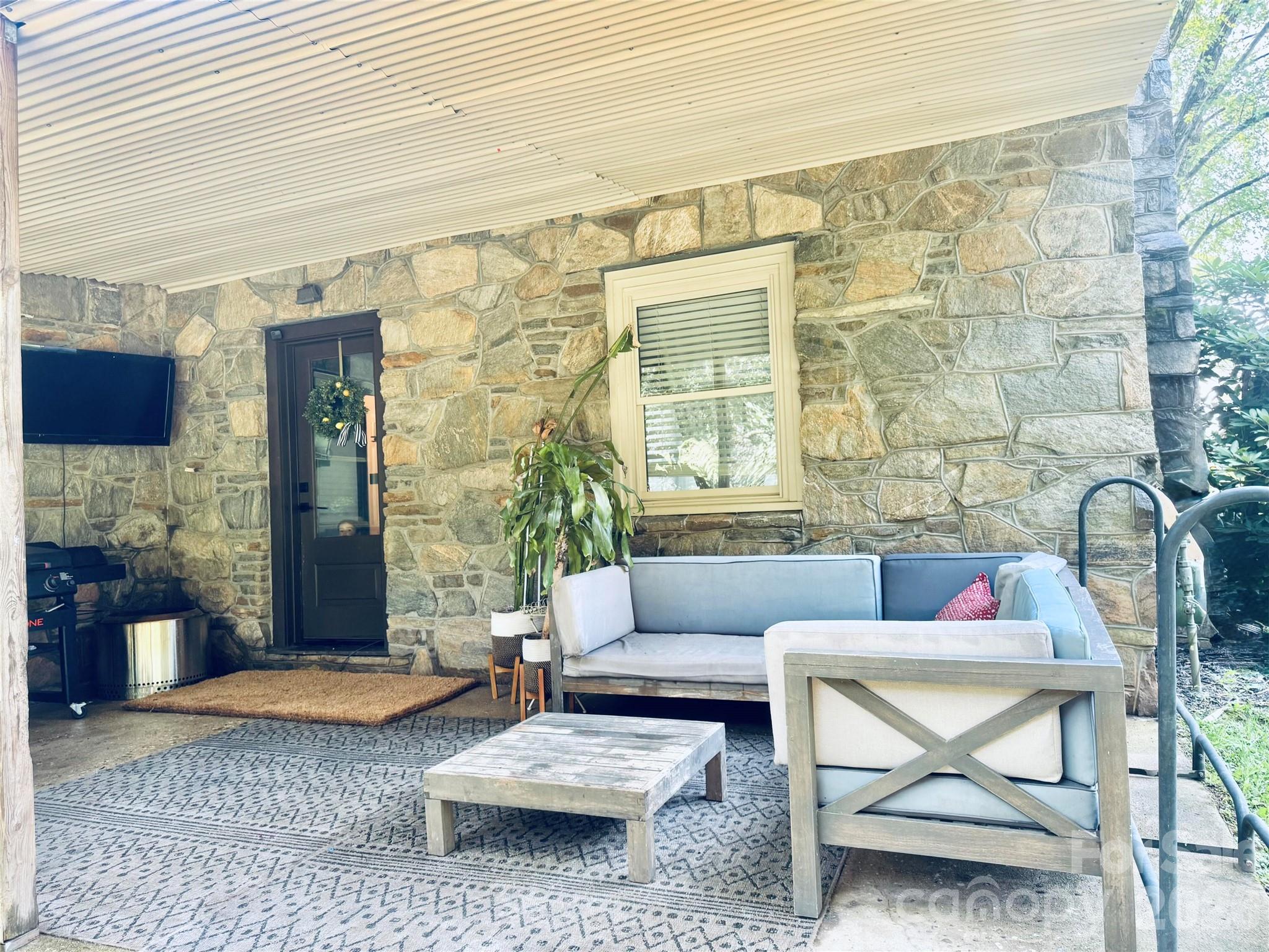 920 Sand Hill Road — Asheville