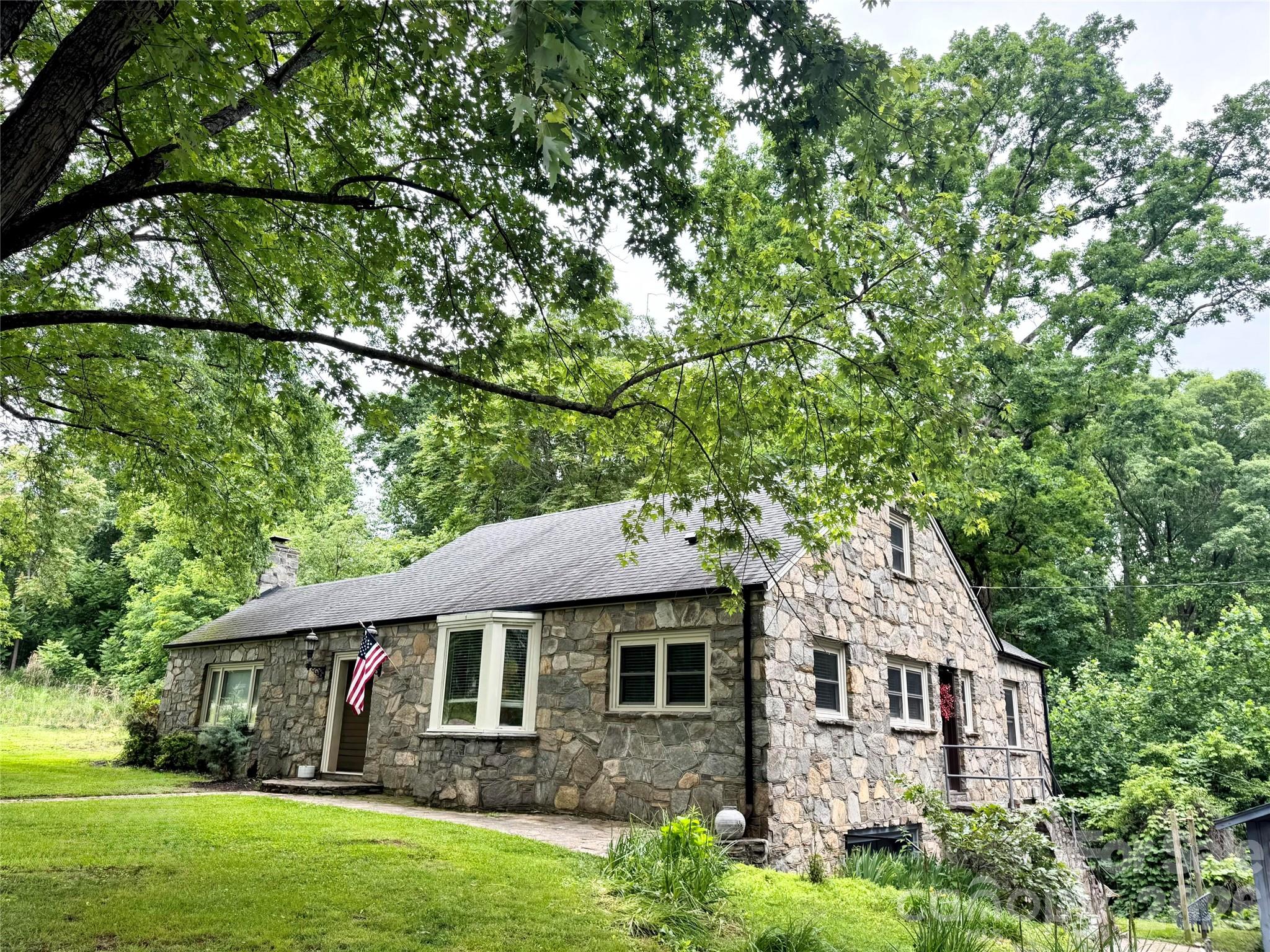 920 Sand Hill Road — Asheville