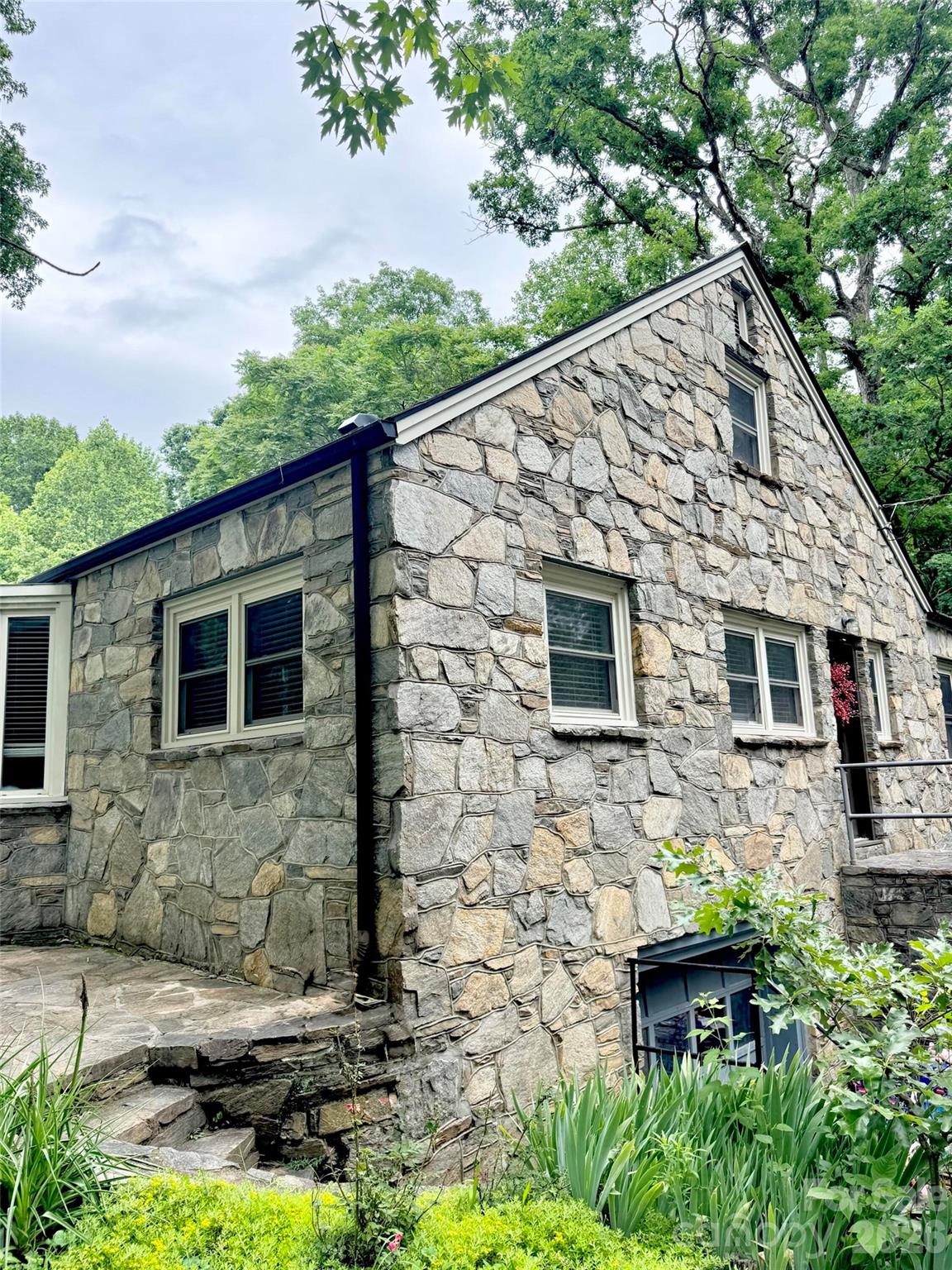 920 Sand Hill Road — Asheville