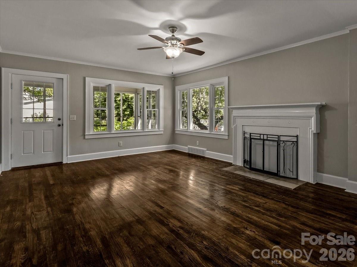 422 Altapass Highway — Spruce Pine