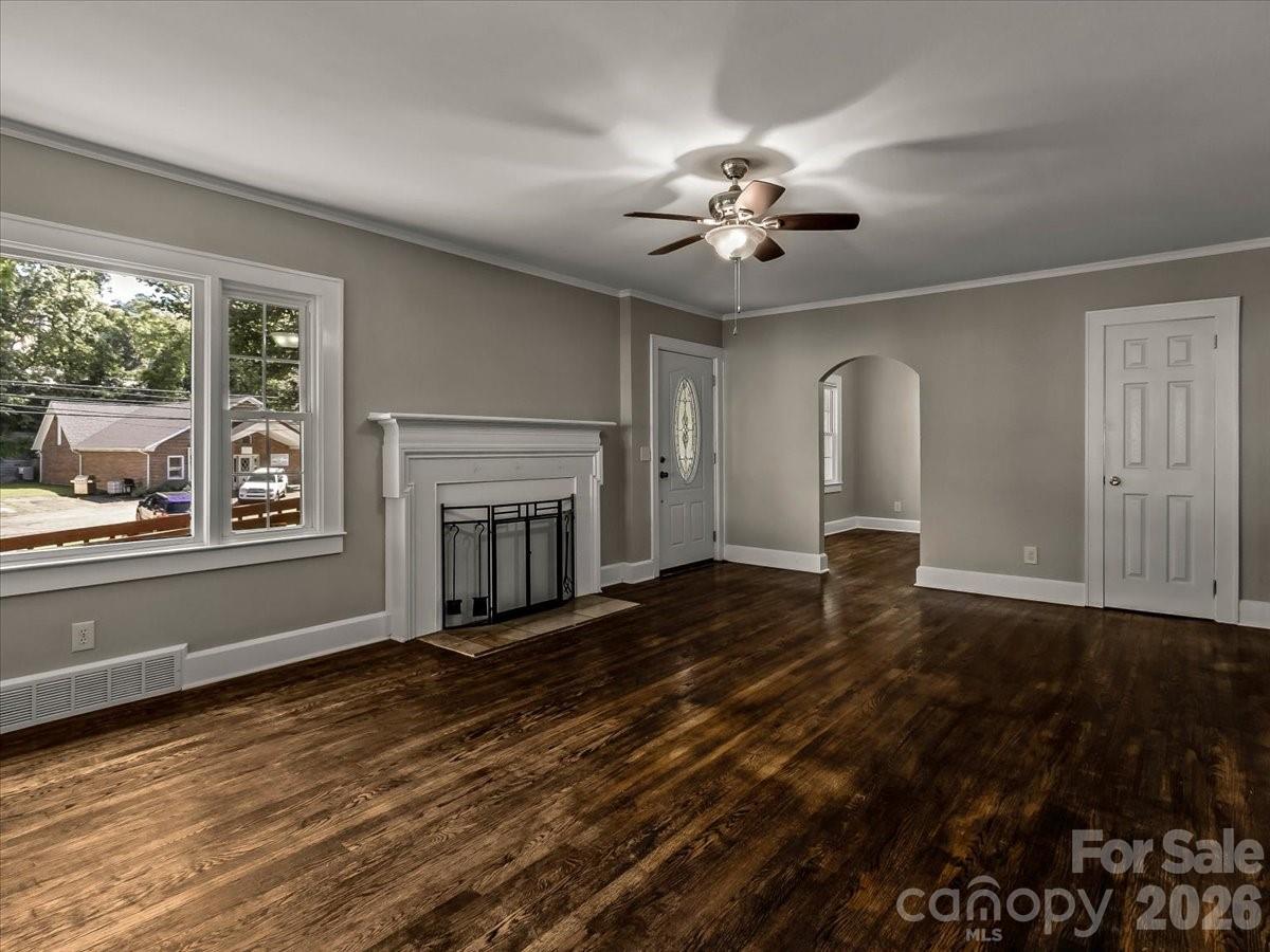 422 Altapass Highway — Spruce Pine