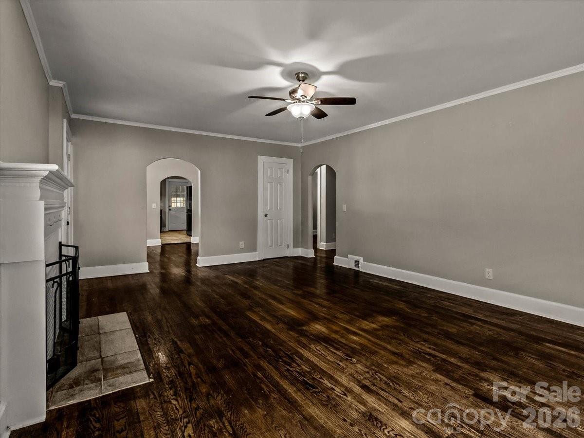 422 Altapass Highway — Spruce Pine