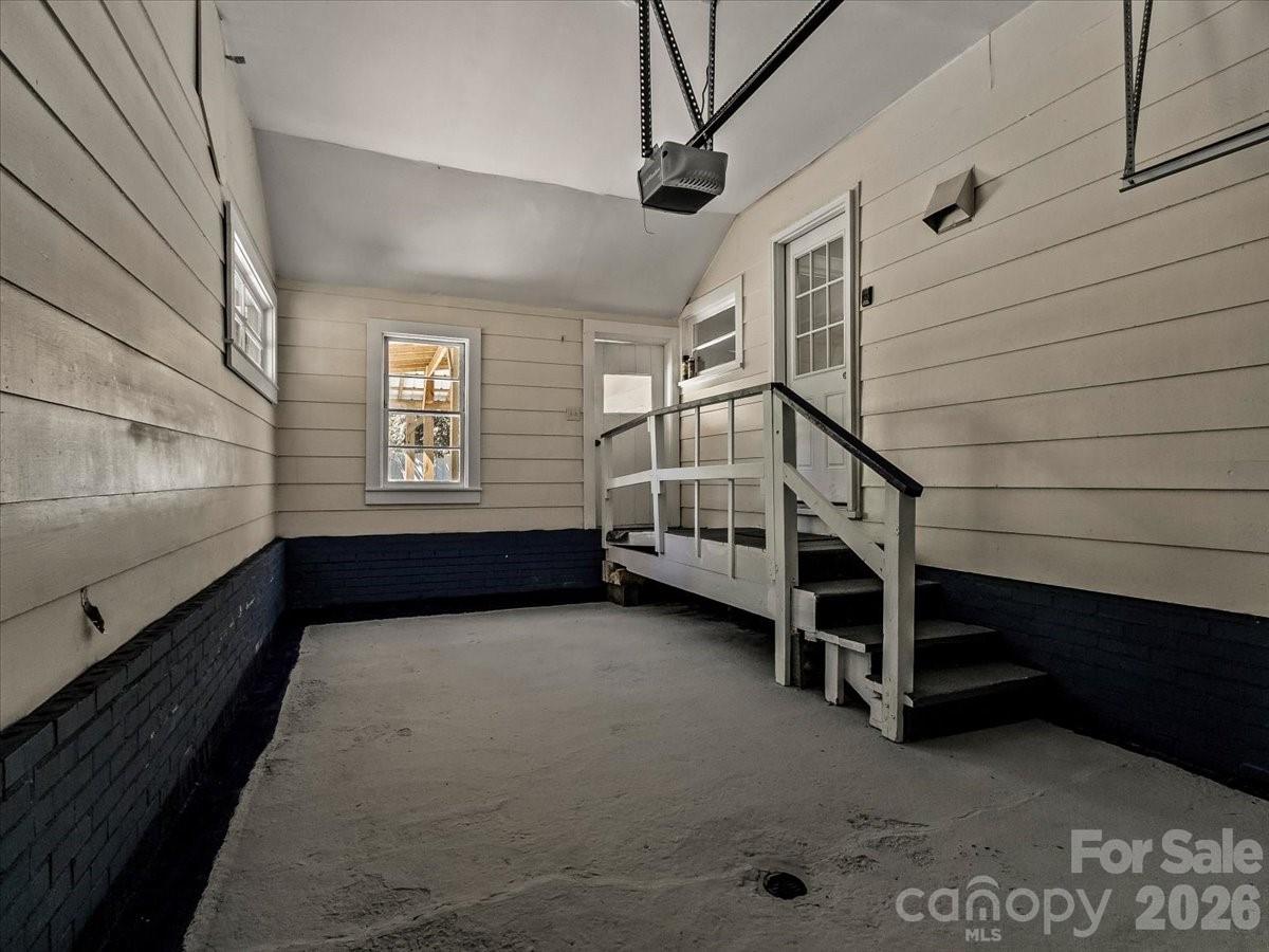 422 Altapass Highway — Spruce Pine