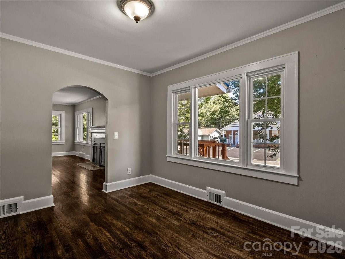 422 Altapass Highway — Spruce Pine