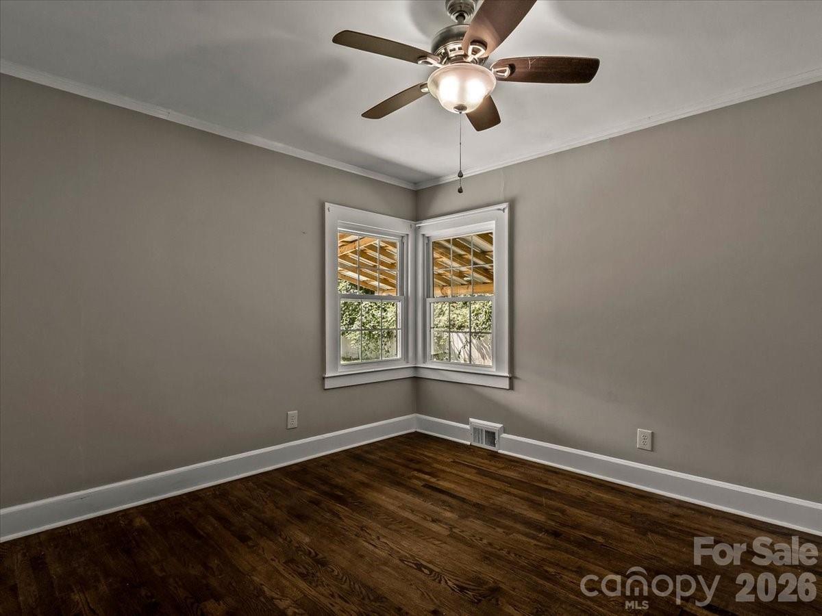 422 Altapass Highway — Spruce Pine