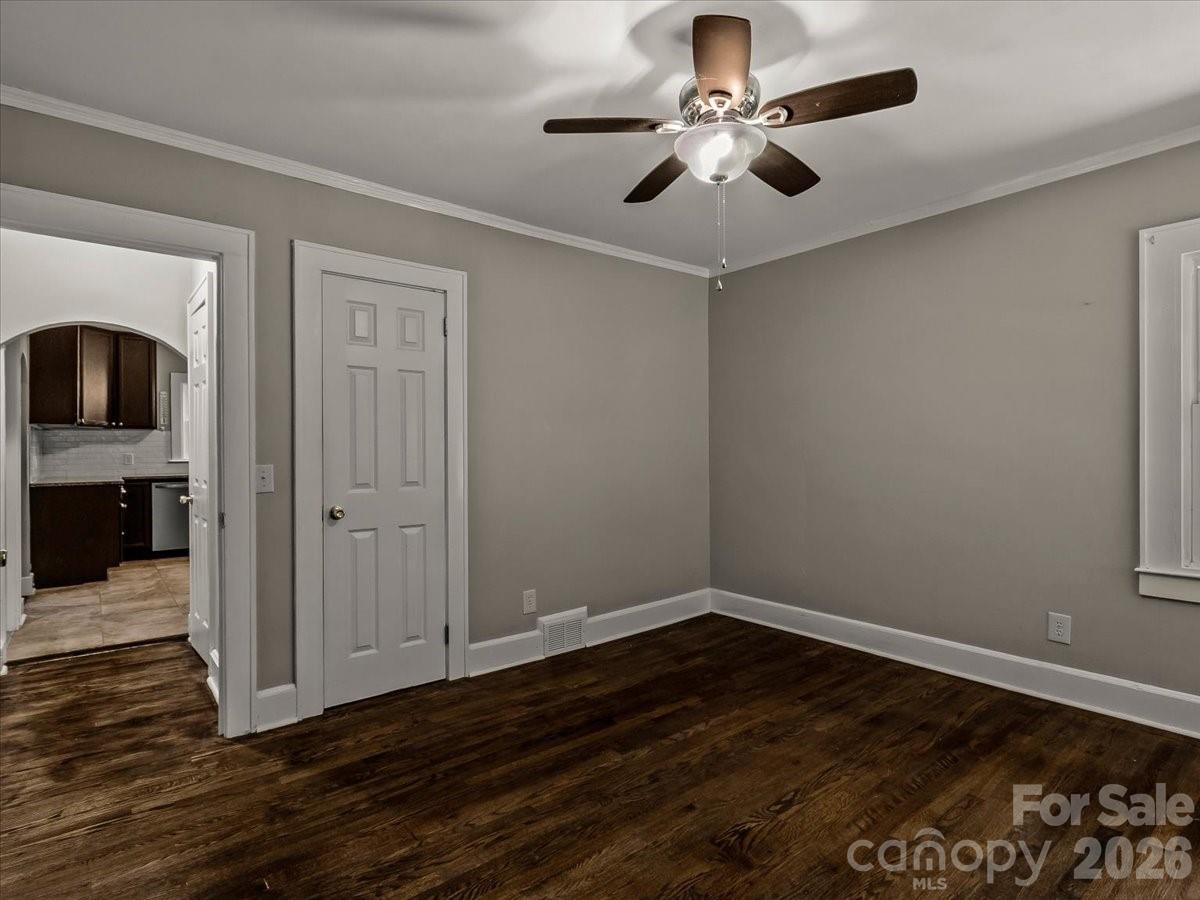 422 Altapass Highway — Spruce Pine
