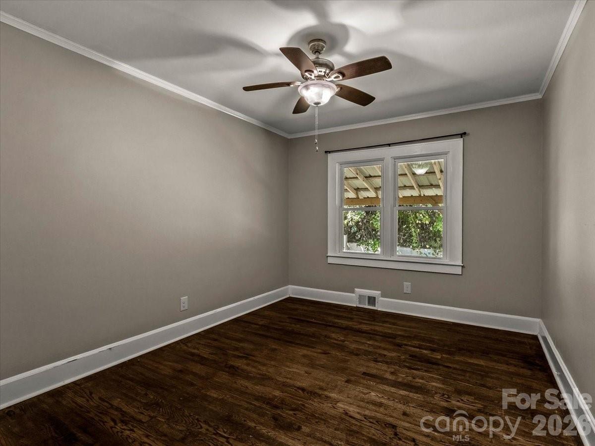 422 Altapass Highway — Spruce Pine