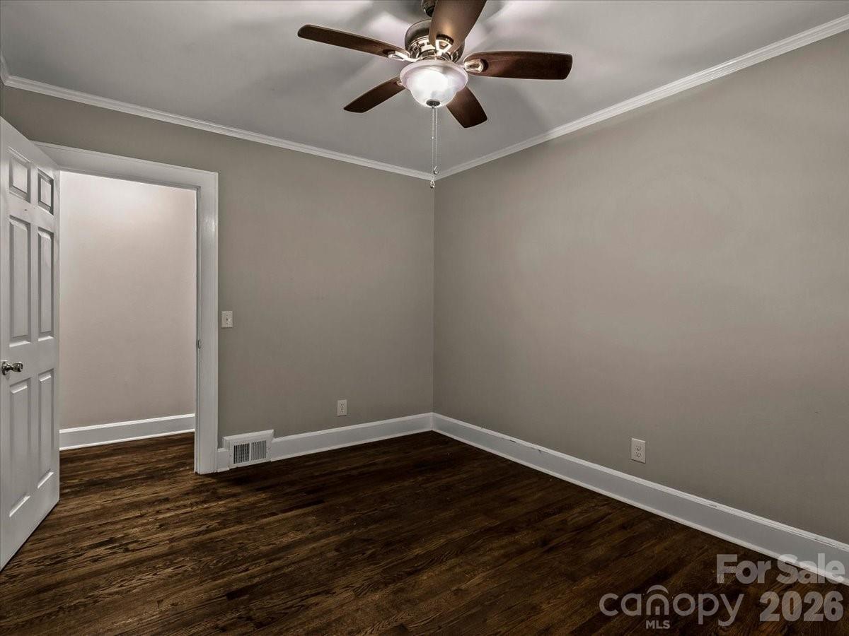 422 Altapass Highway — Spruce Pine