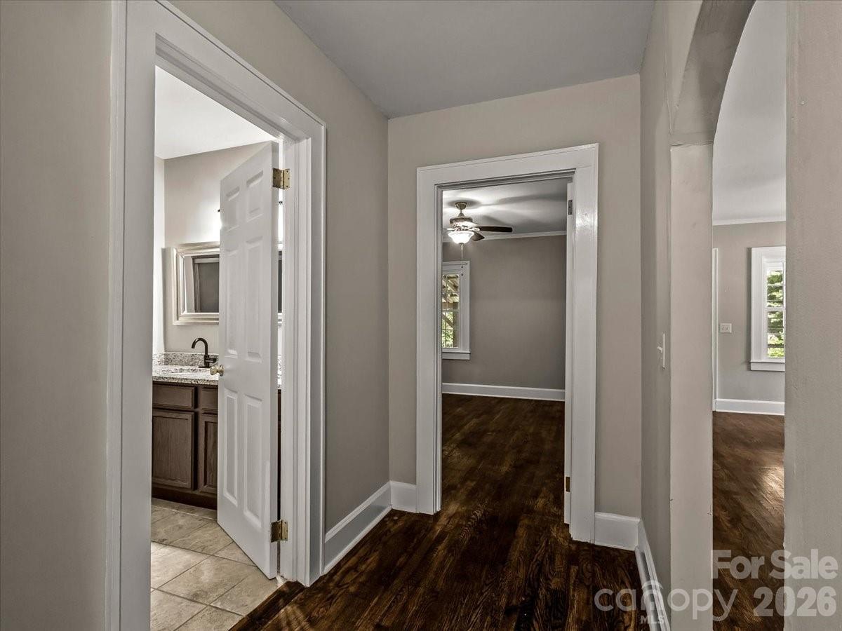422 Altapass Highway — Spruce Pine